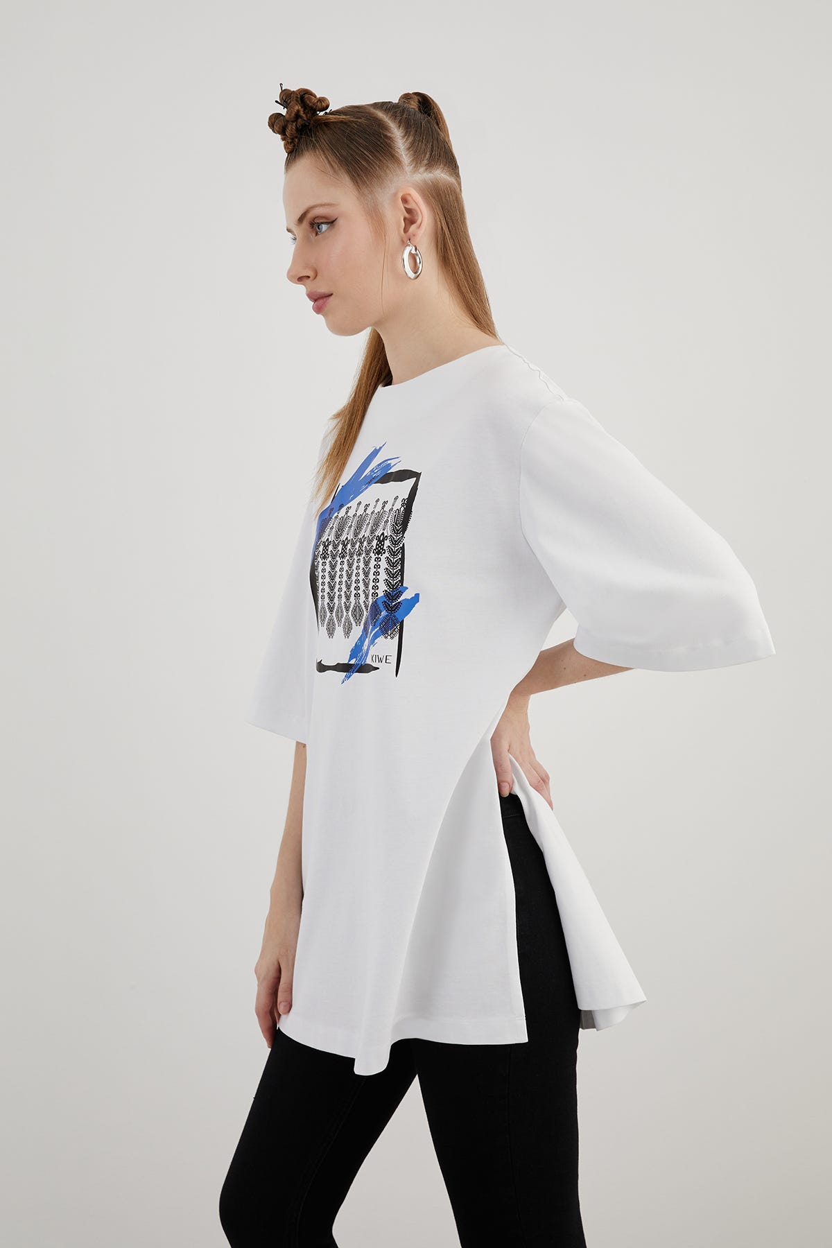 Oversize Yanları Yırtmaçlı Arkası Gizli Fermuarlı T-Shirt