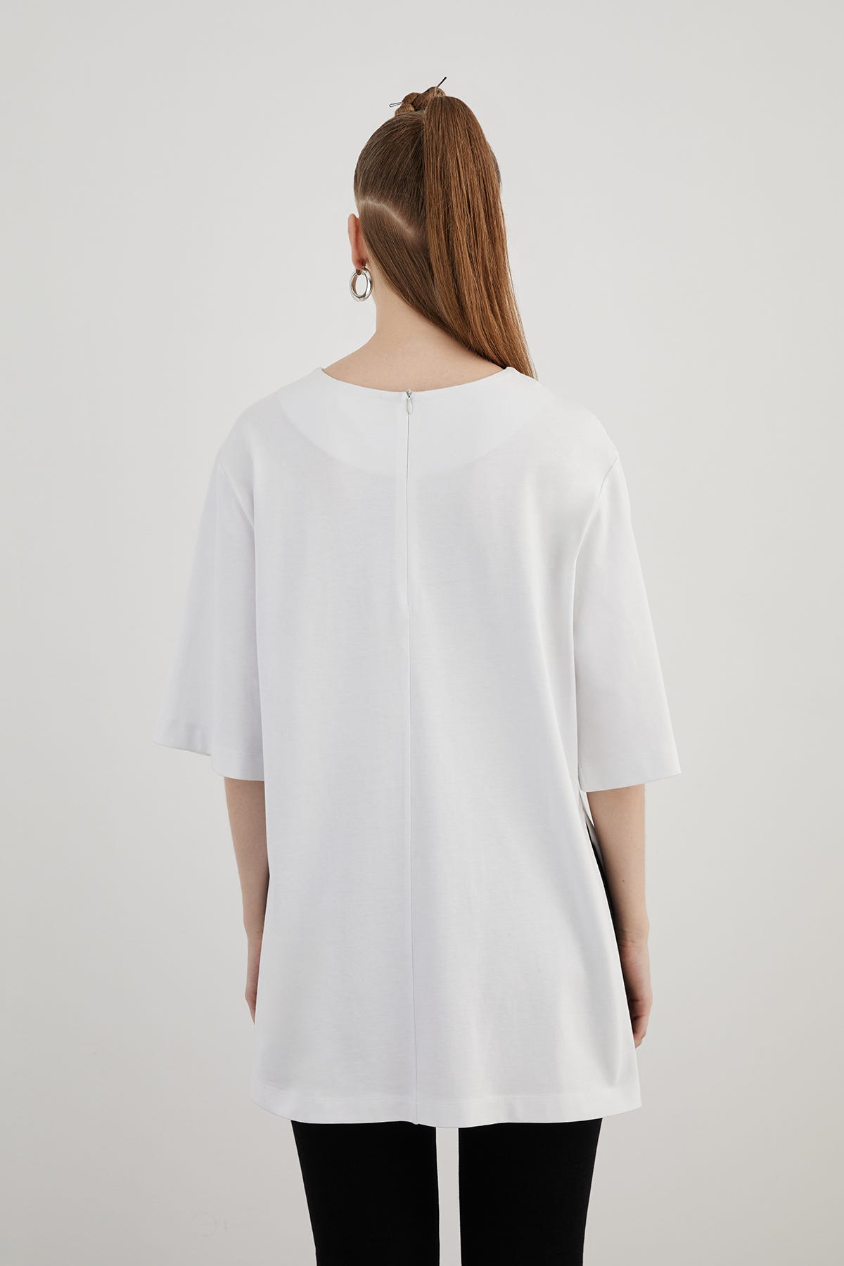 Oversize Yanları Yırtmaçlı Arkası Gizli Fermuarlı T-Shirt