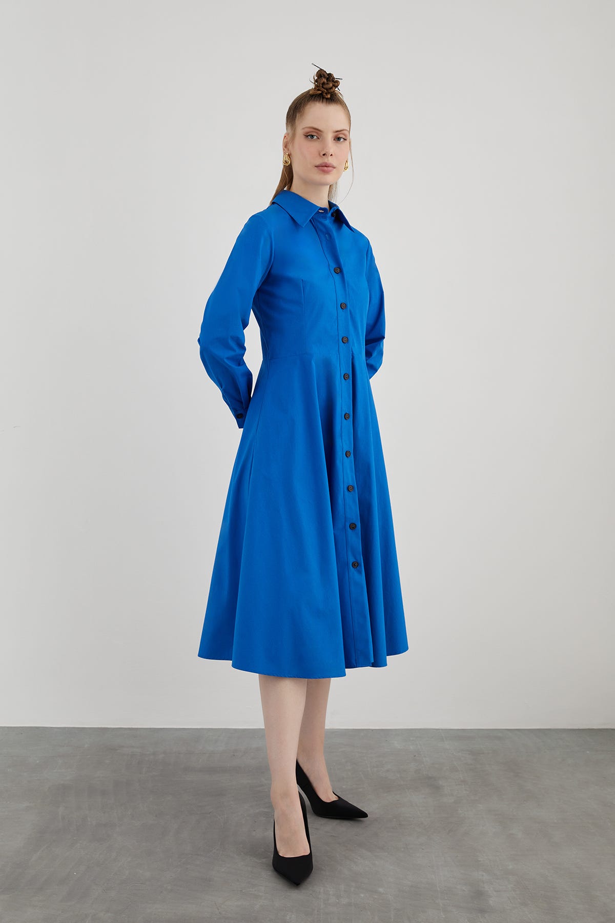 Dik Yaka Midi Boy Kloş Etekli Uzun Kollu Gömlek Elbise