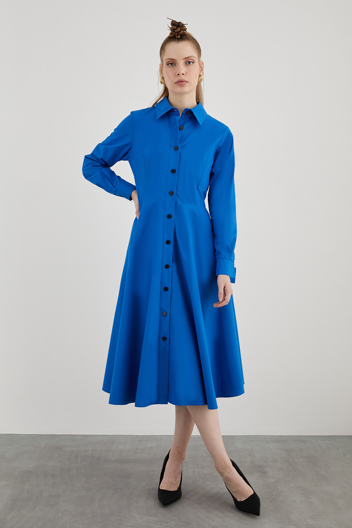 Dik Yaka Midi Boy Kloş Etekli Uzun Kollu Gömlek Elbise