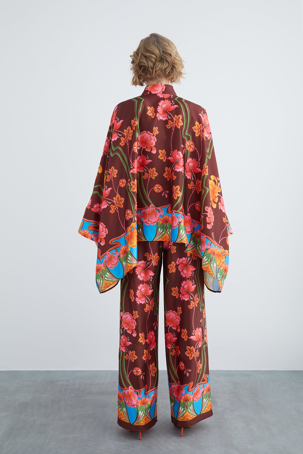 Renkli Çiçek Desenli Takım