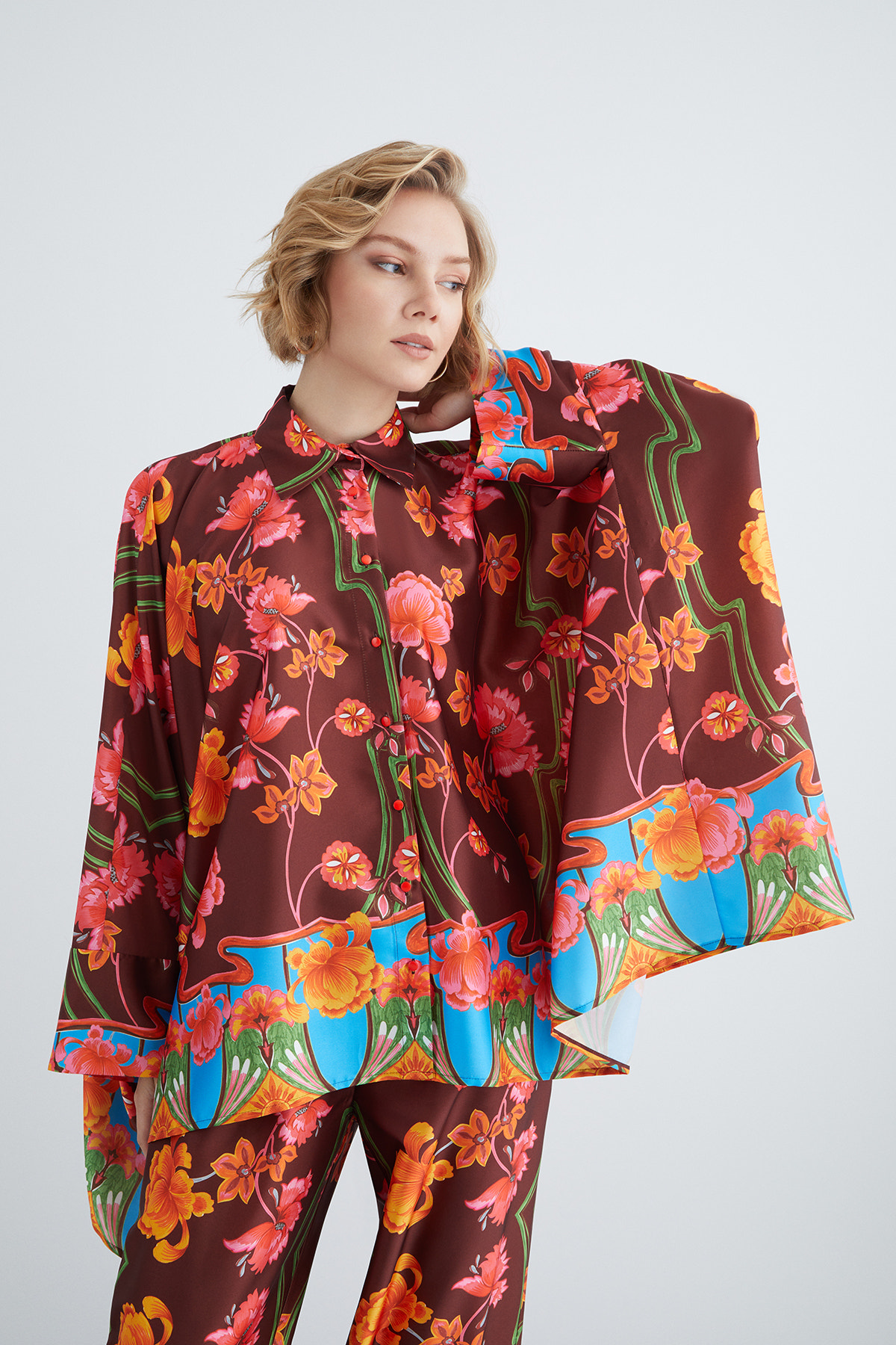 Renkli Çiçek Desenli Takım