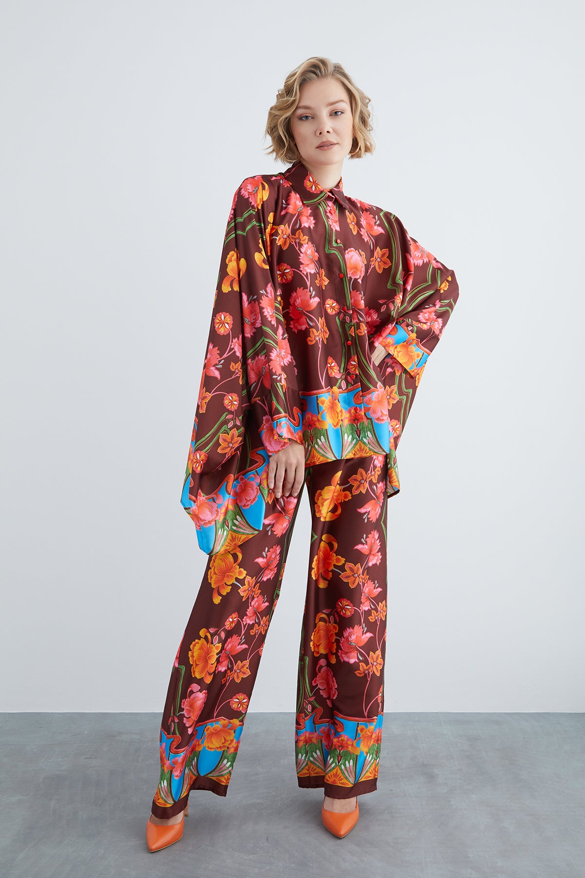 Renkli Çiçek Desenli Takım