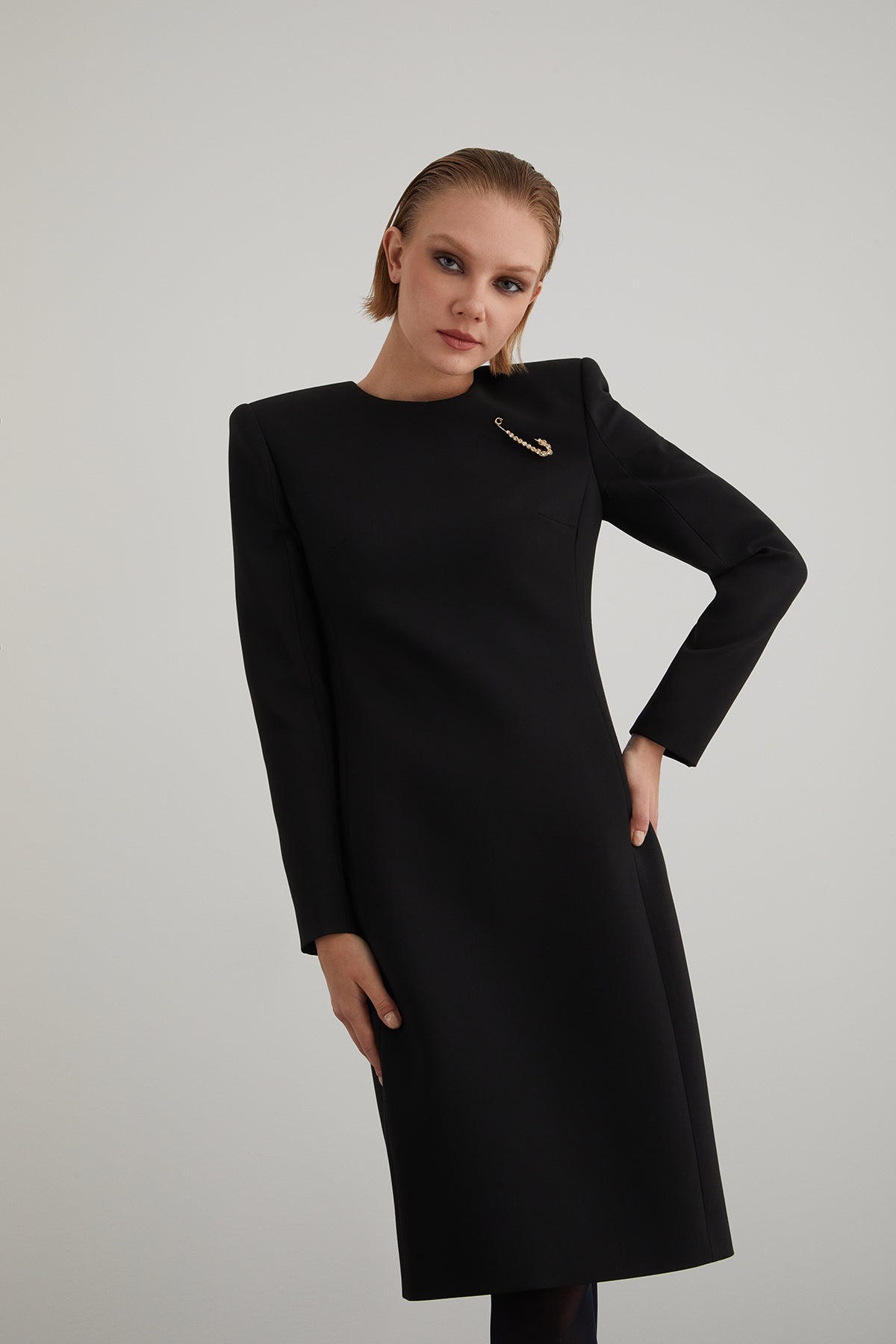 Uzun Kollu Cepli Midi Boy Siyah Kalem Elbise