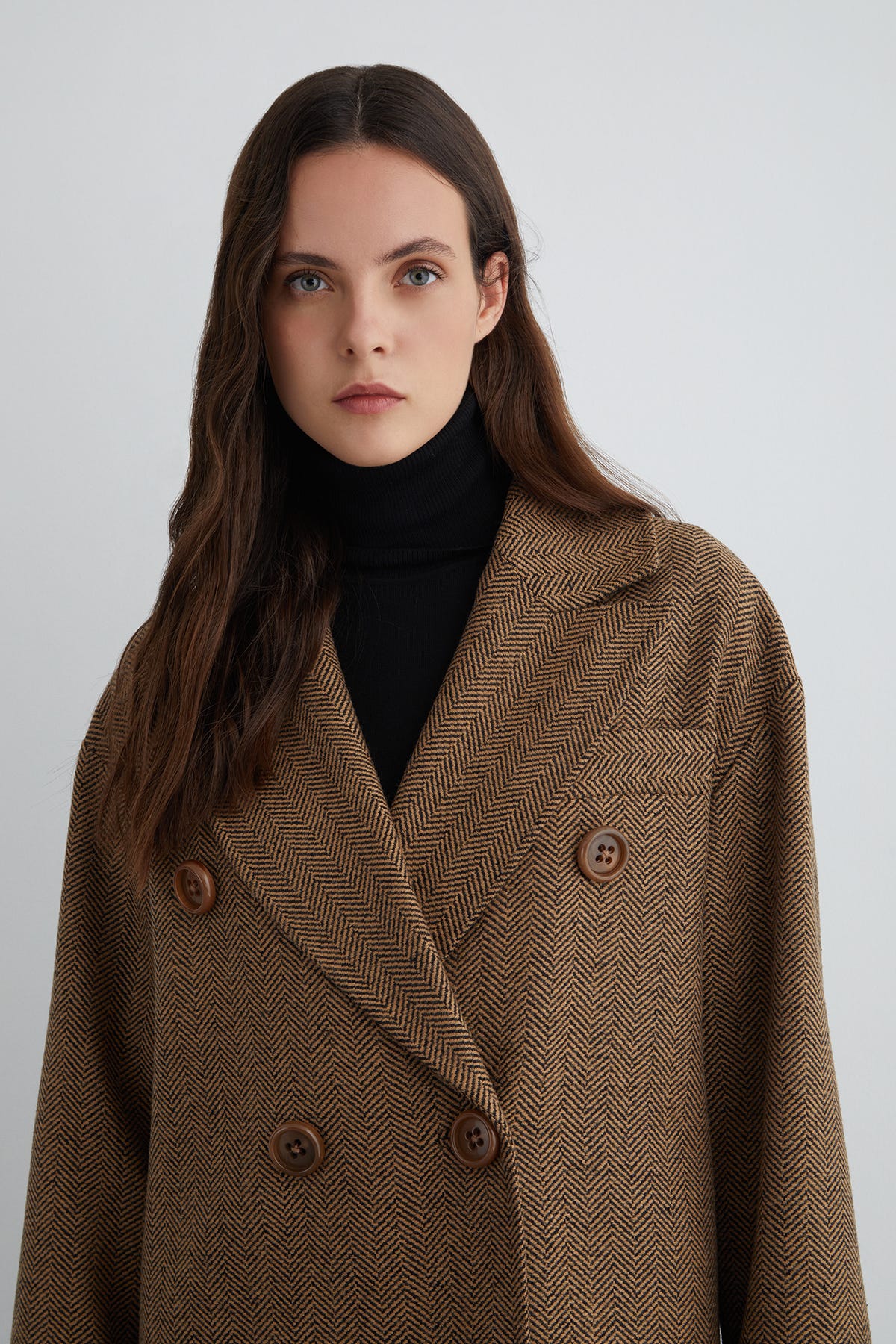 Kruvaze Kapamalı Uzun Kaşe Kaban