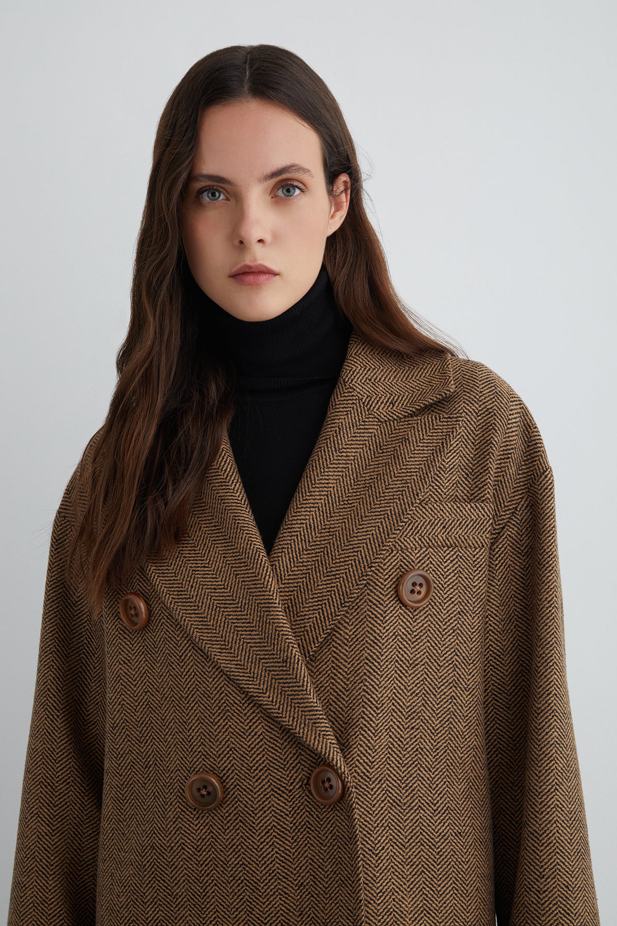 Kruvaze Kapamalı Uzun Kaşe Kaban