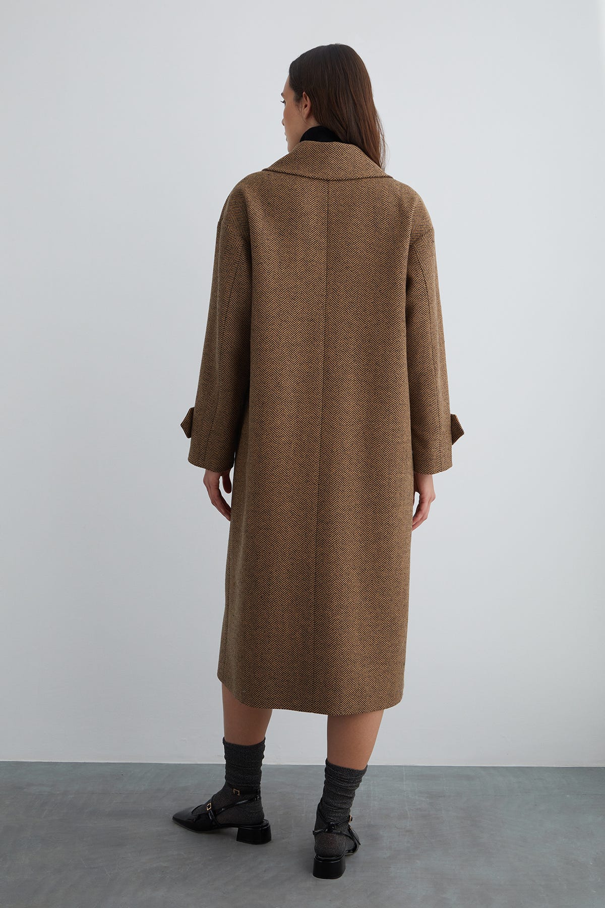 Kruvaze Kapamalı Uzun Kaşe Kaban