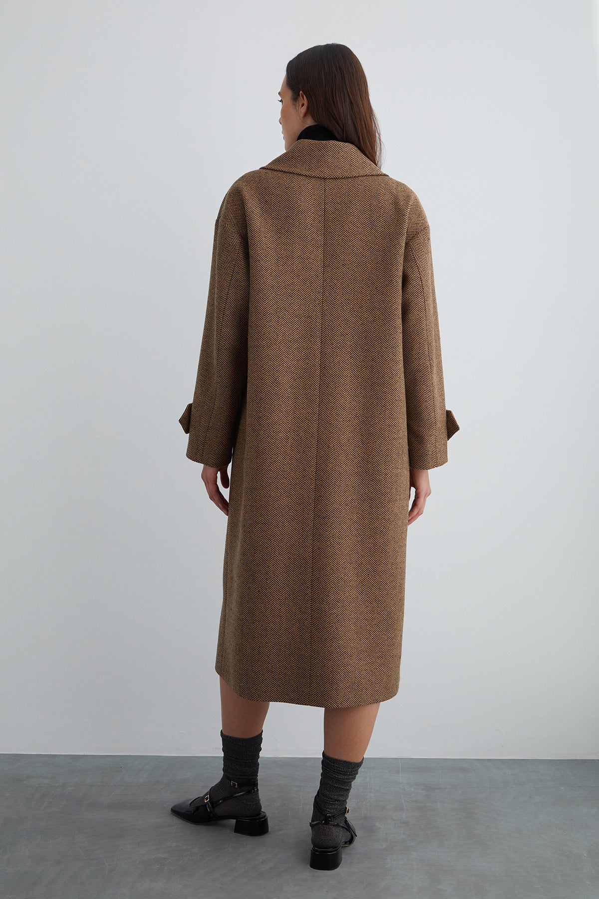 Kruvaze Kapamalı Uzun Kaşe Kaban