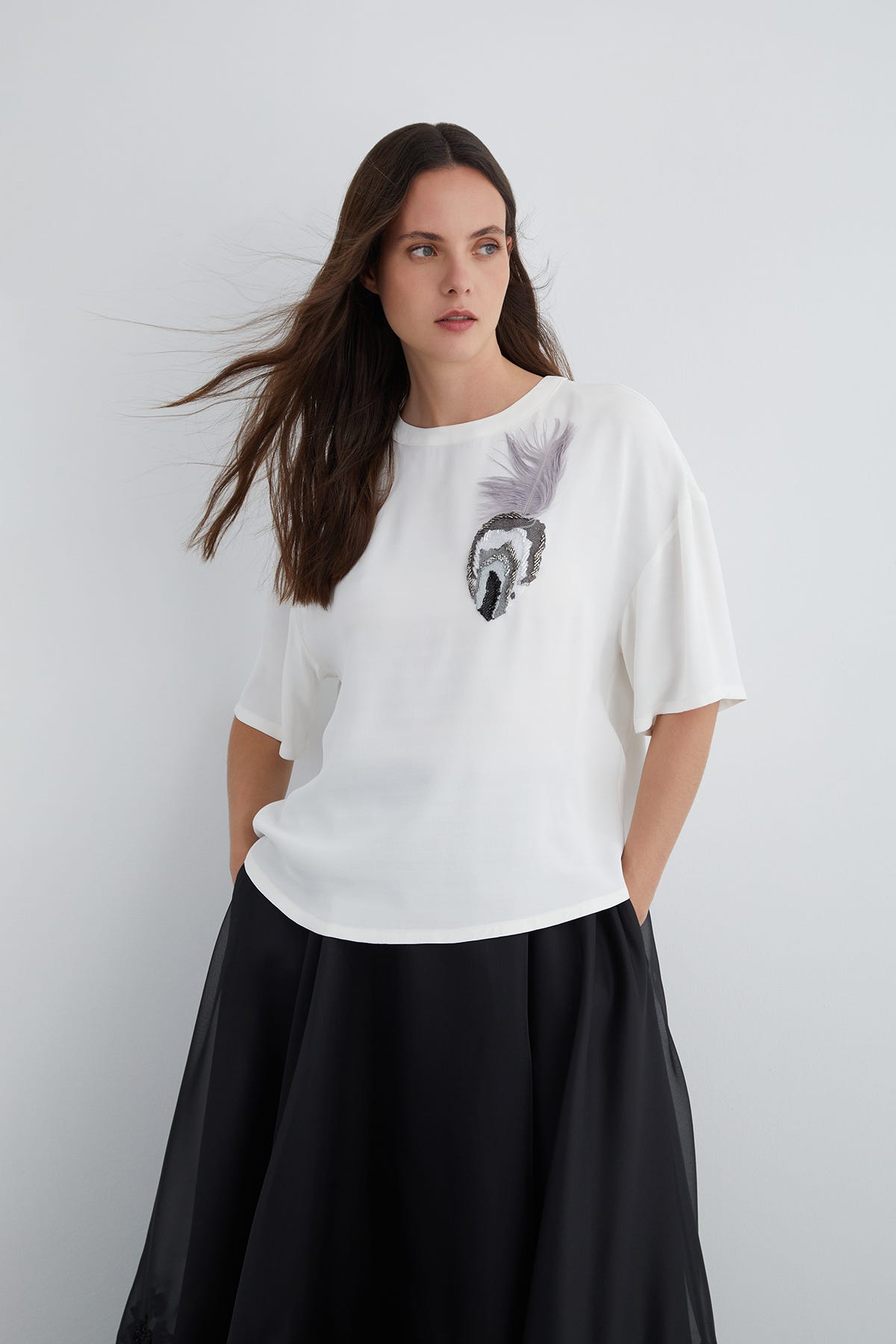 Tüylü Nakış Detaylı Basic T-shirt