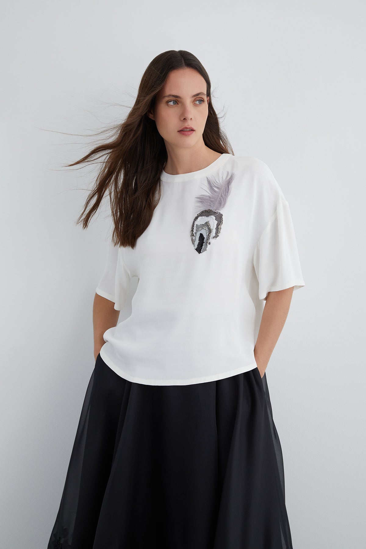 Tüylü Nakış Detaylı Basic T-shirt