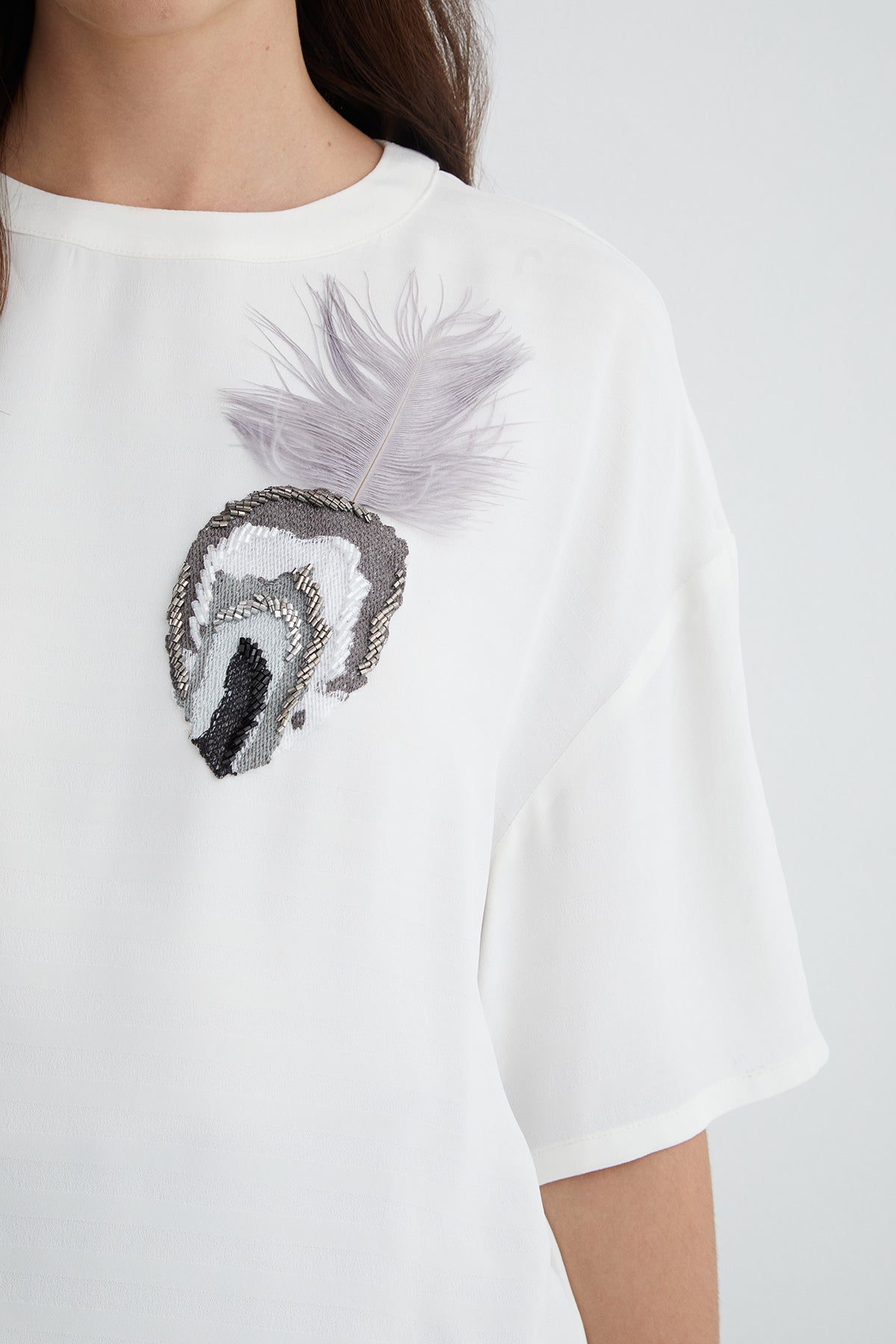 Tüylü Nakış Detaylı Basic T-shirt