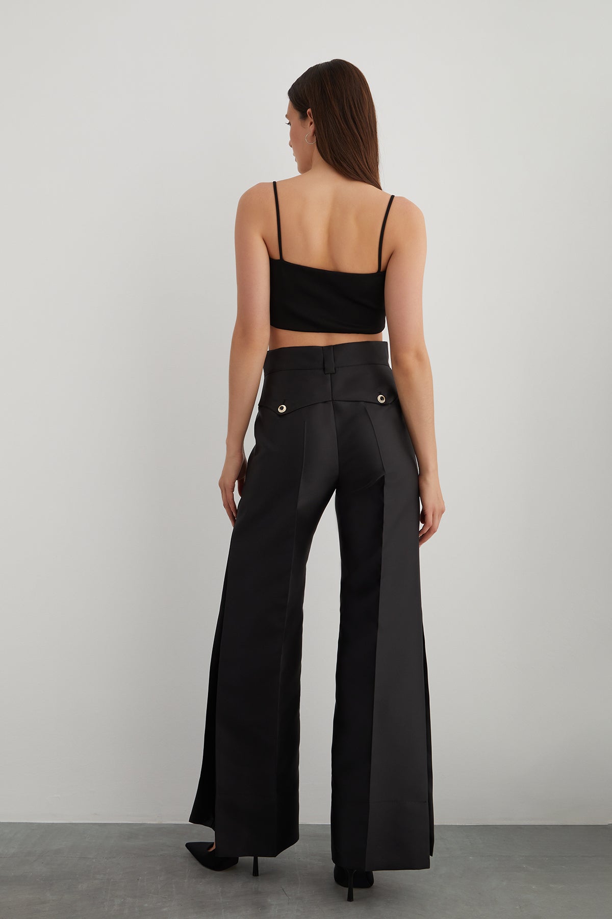 Korsaj Detaylı Düğmeli Bol Paça Pantolon