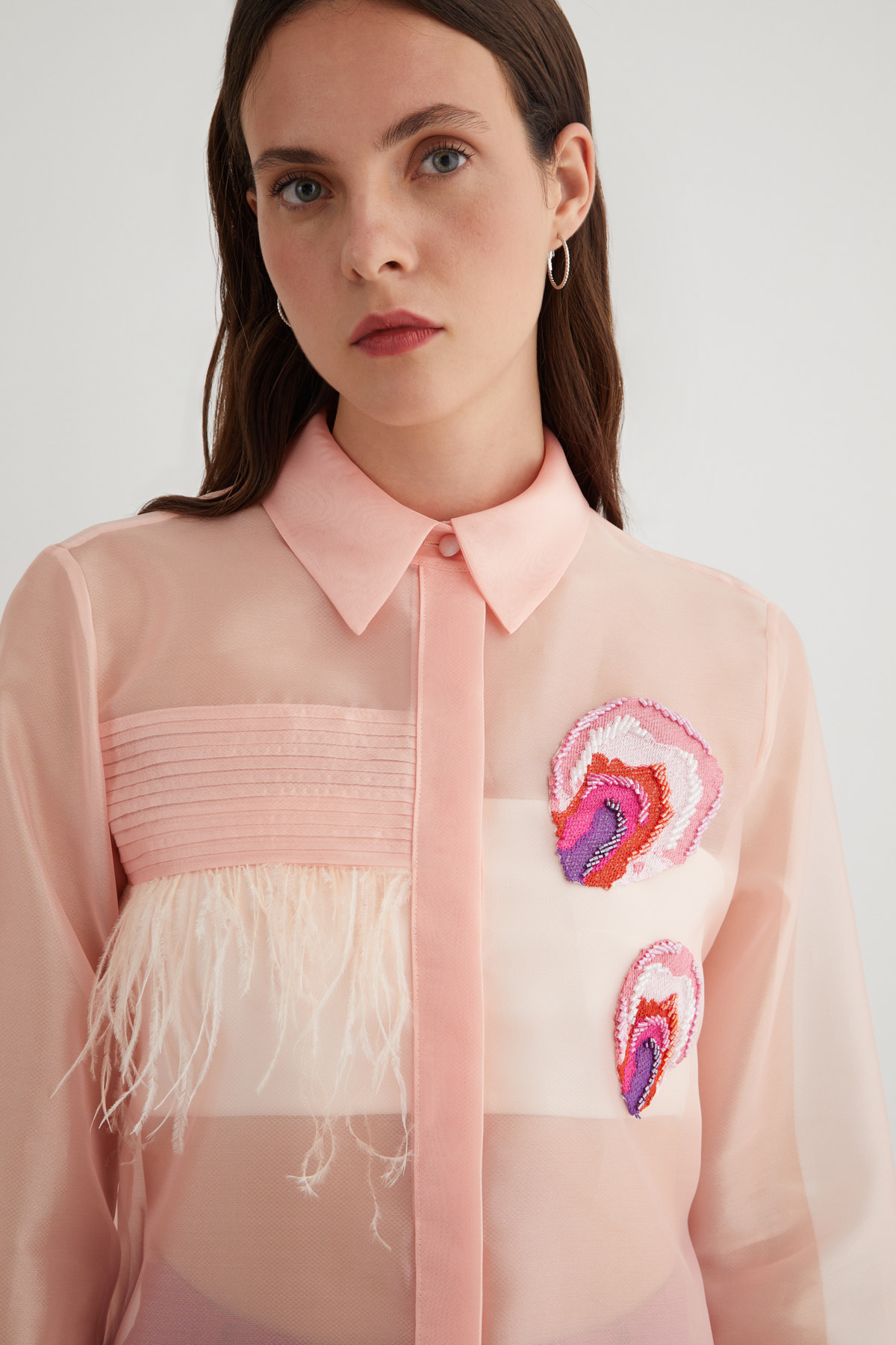 Nakış Aplike Detaylı Nervürlü Organze Bluz