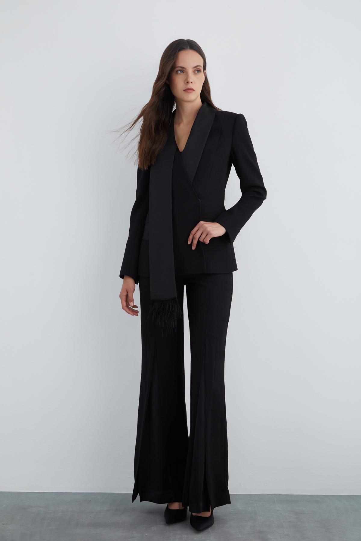 Yaka Detaylı Tüylü Ceket