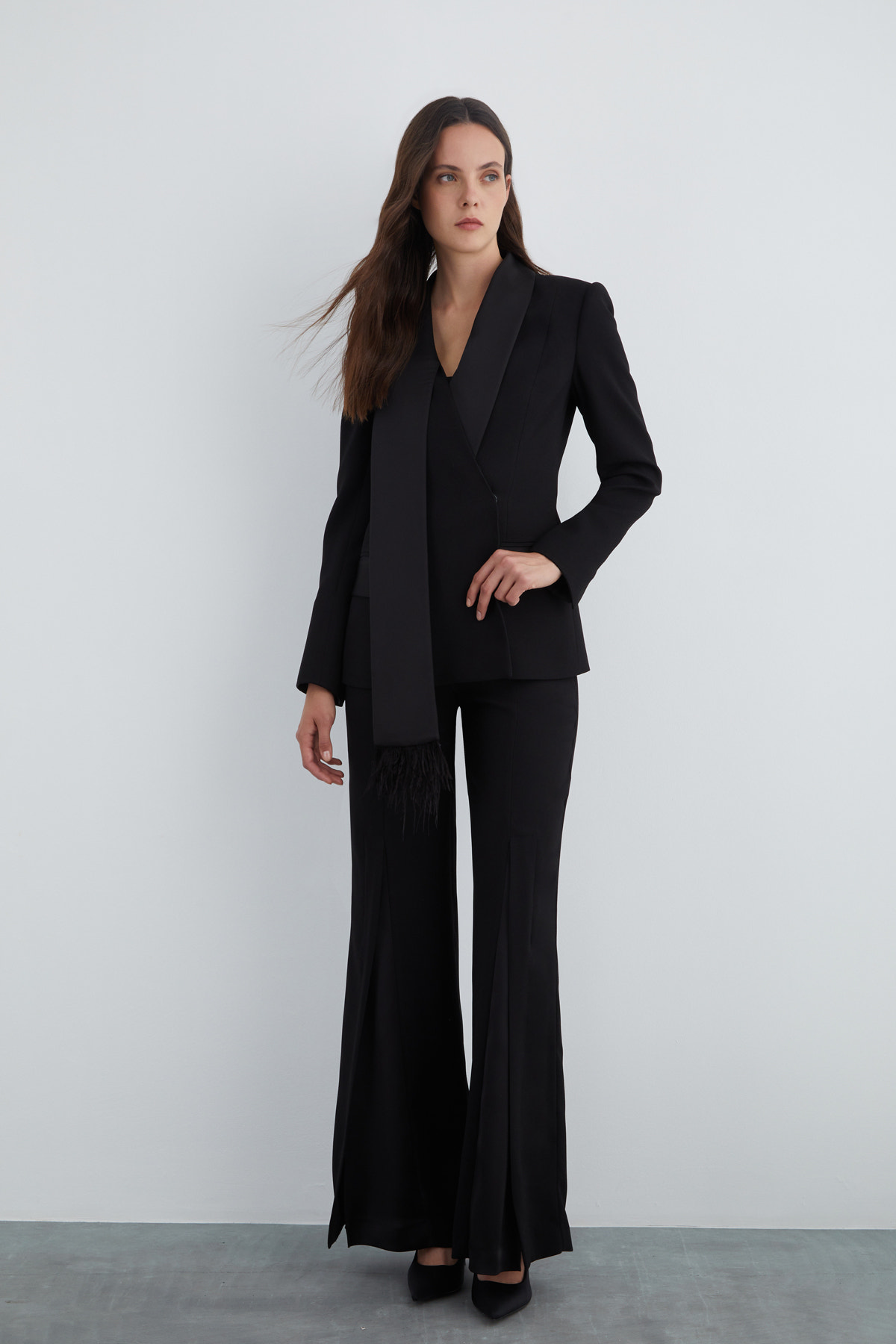 Yaka Detaylı Tüylü Ceket