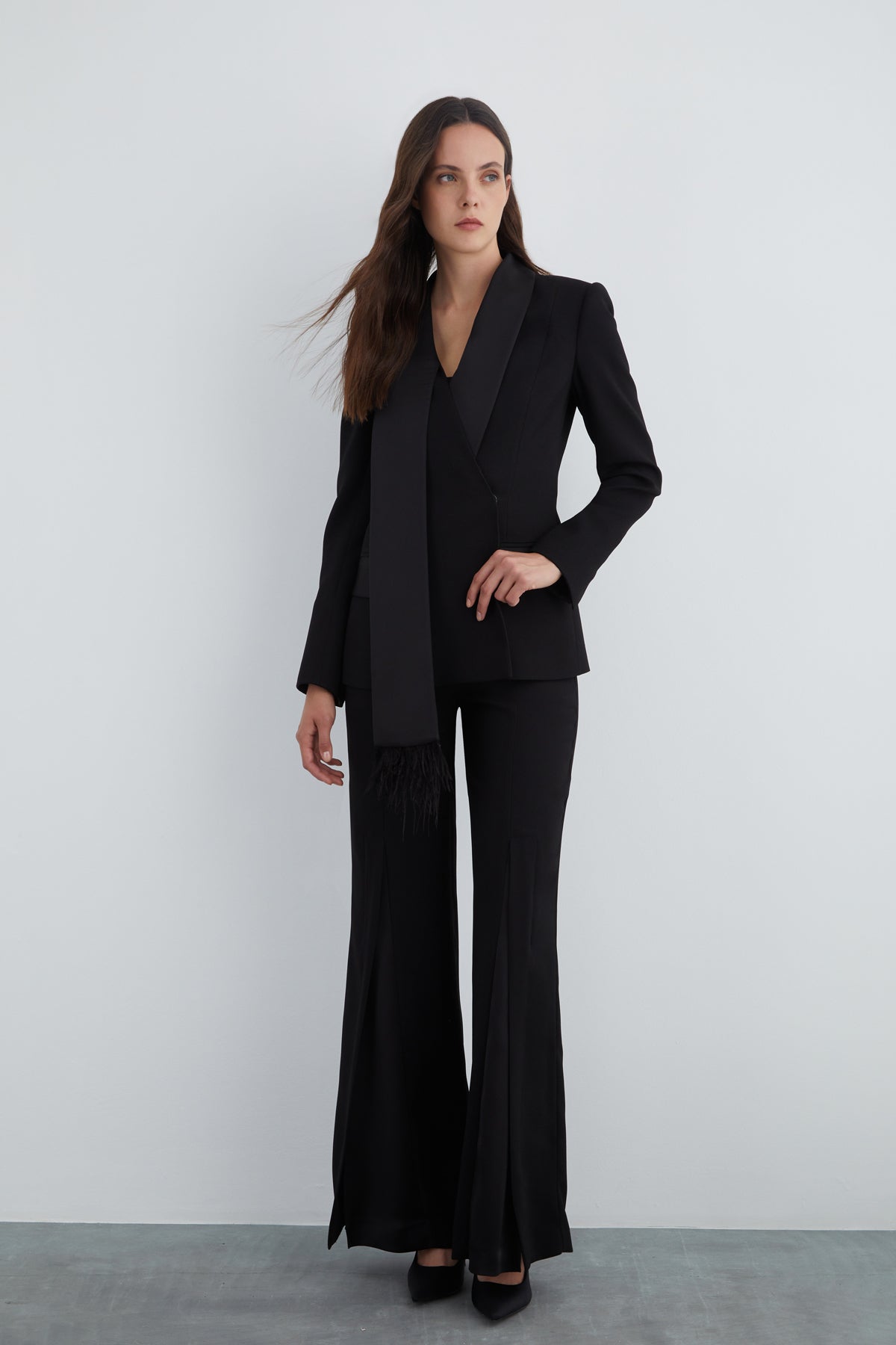 Yaka Detaylı Tüylü Ceket