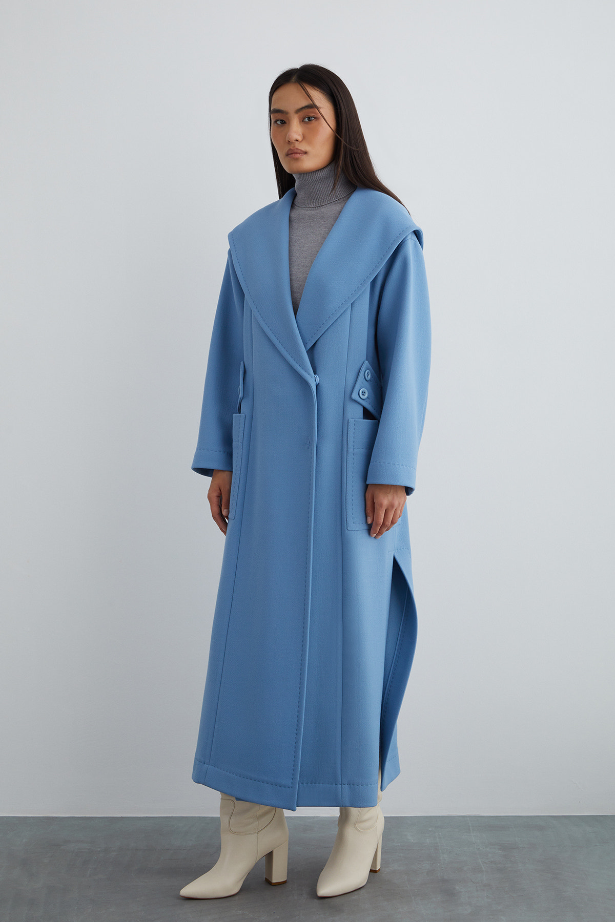 Geniş Kapüşonlu Kaban