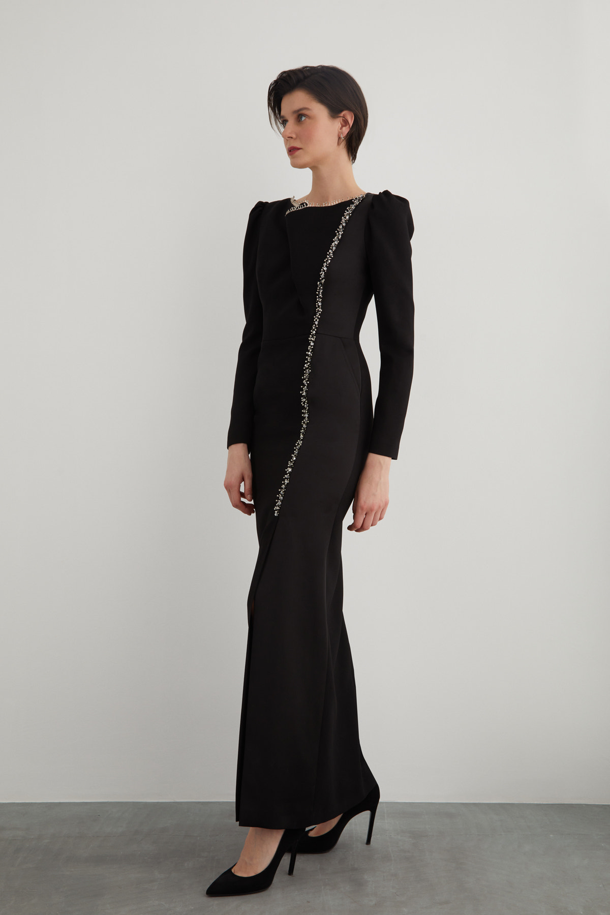 İşleme Detaylı Kol Üstü Büzgülü Uzun Abiye Elbise