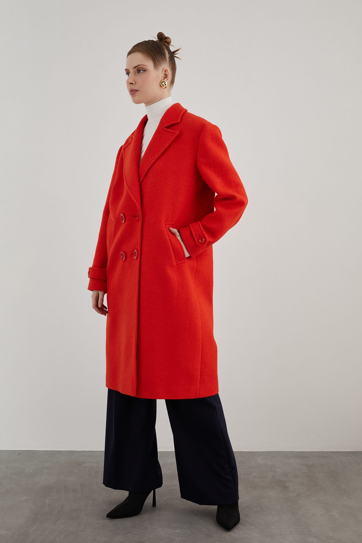 Arkası Yırtmaçlı Düşük Omuz Midi Boy Oranj Kaşe Kaban