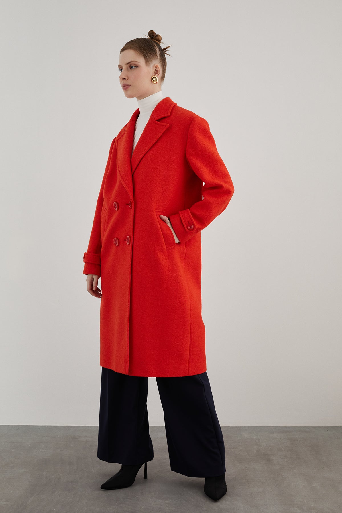 Arkası Yırtmaçlı Düşük Omuz Midi Boy Oranj Kaşe Kaban