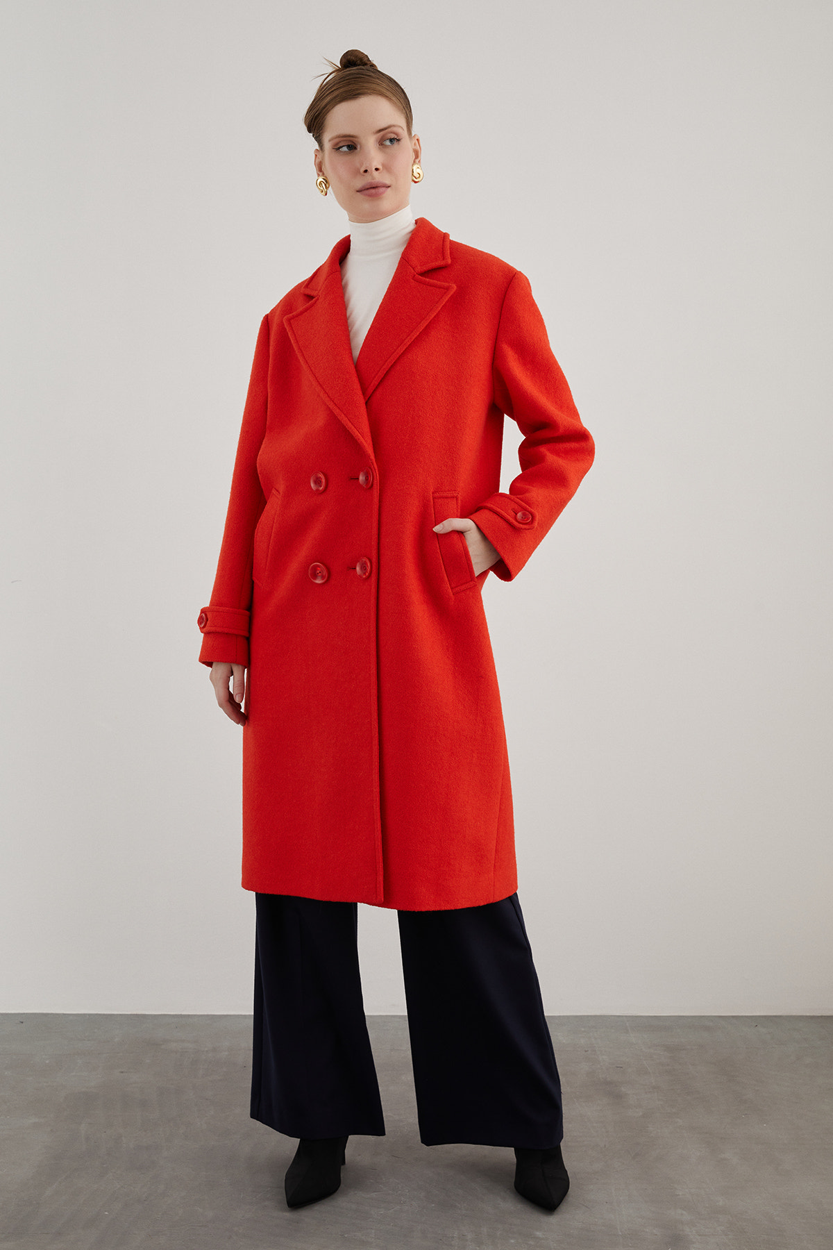 Arkası Yırtmaçlı Düşük Omuz Midi Boy Oranj Kaşe Kaban