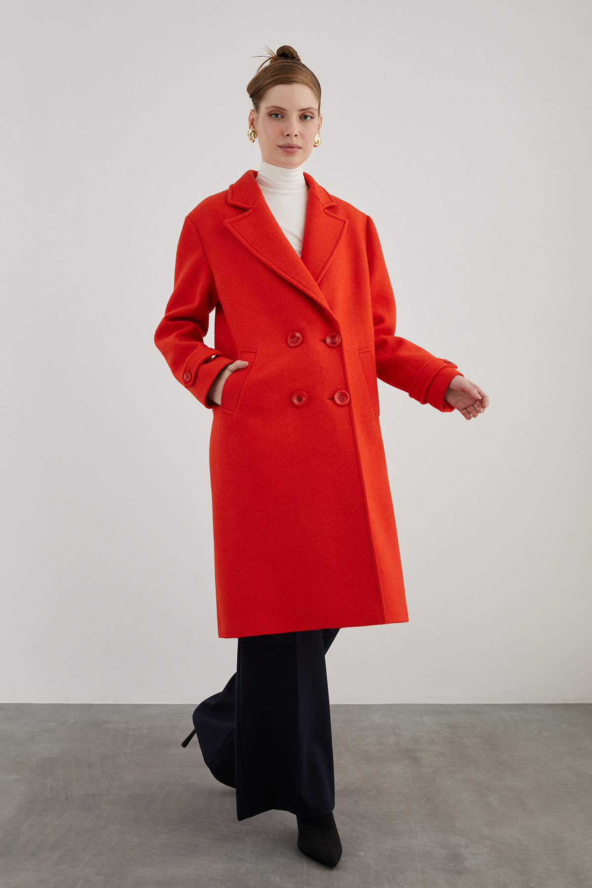 Arkası Yırtmaçlı Düşük Omuz Midi Boy Oranj Kaşe Kaban