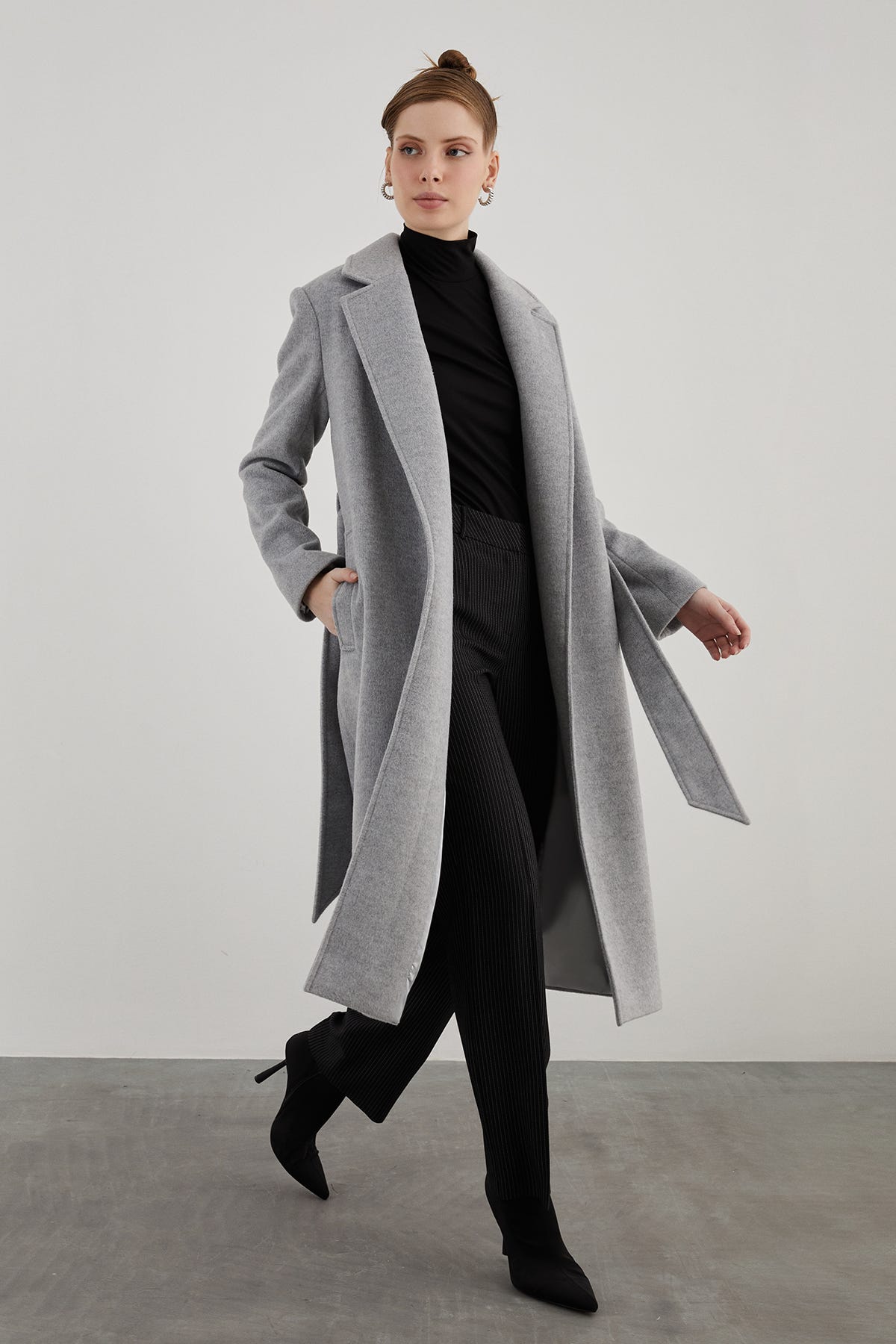 Kuşaklı Midi Boy Rahat Kesim Kaşe Kaban