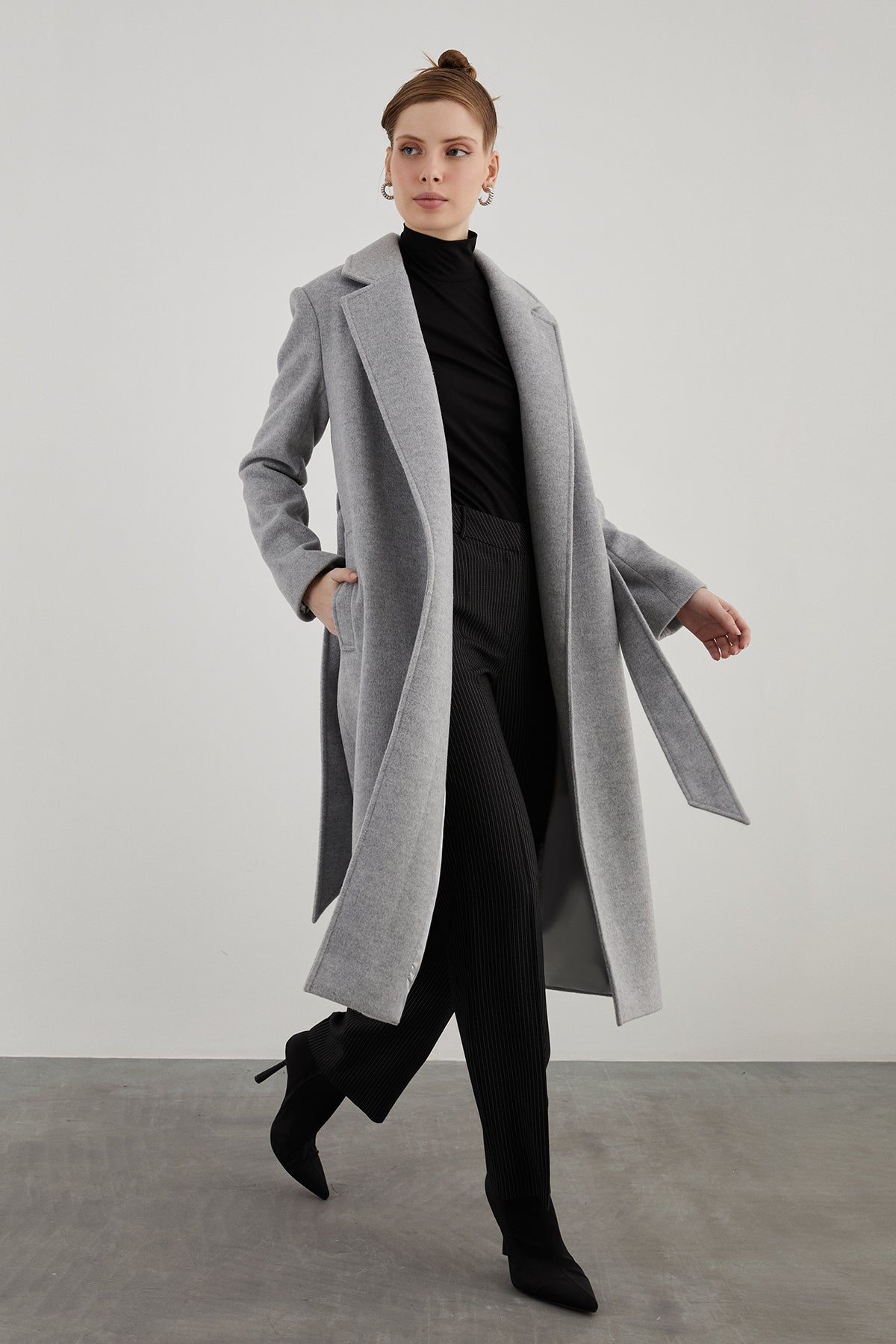 Kuşaklı Midi Boy Rahat Kesim Kaşe Kaban