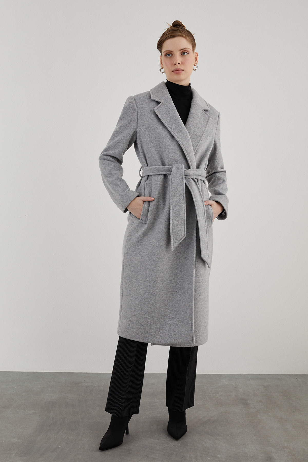 Kuşaklı Midi Boy Rahat Kesim Kaşe Kaban