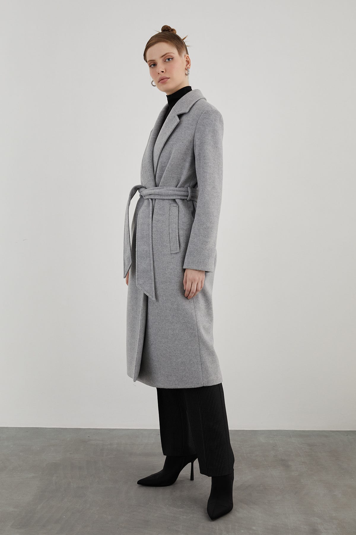 Kuşaklı Midi Boy Rahat Kesim Kaşe Kaban