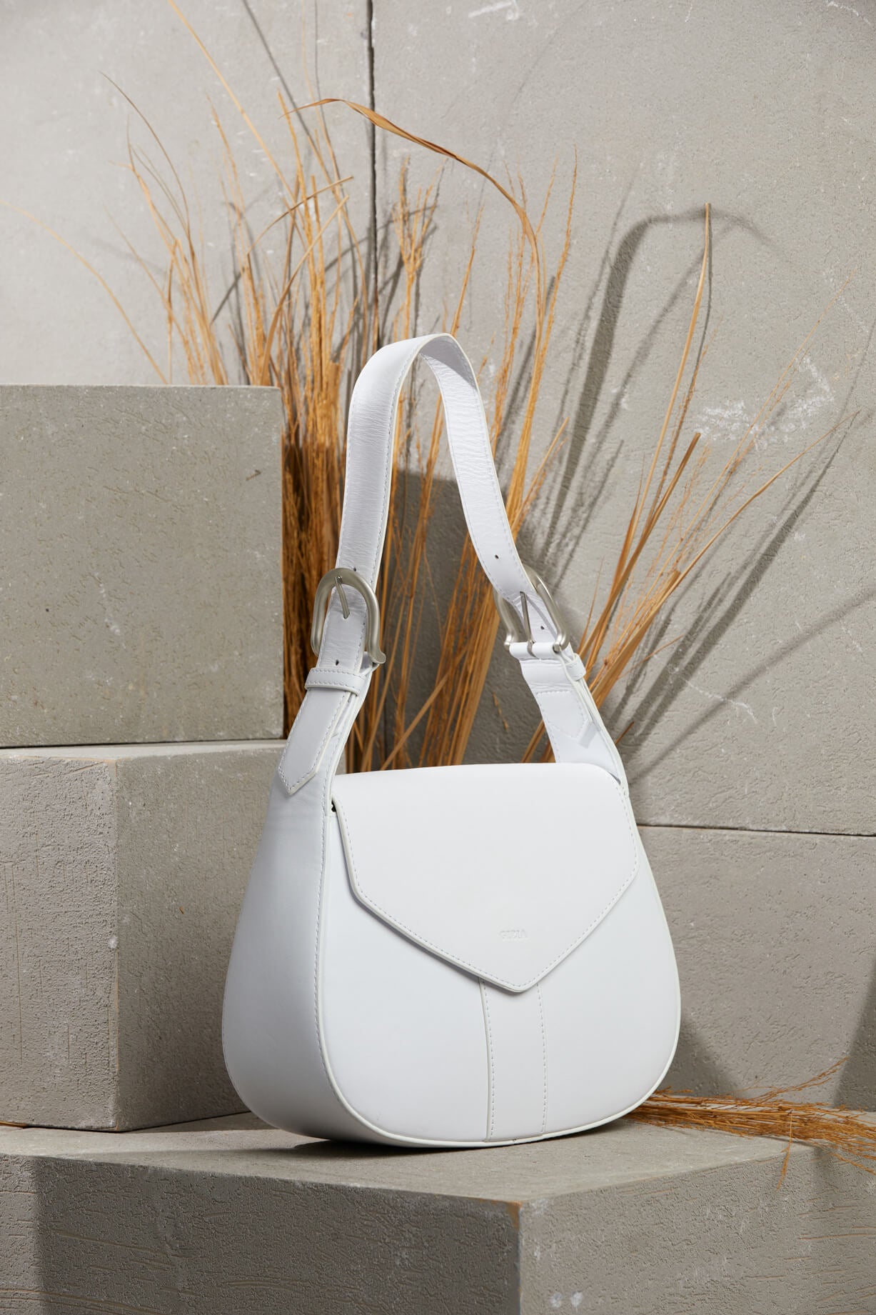 Oynar Başlıklı Kulp Detaylı İçi Cepli Deri Çanta