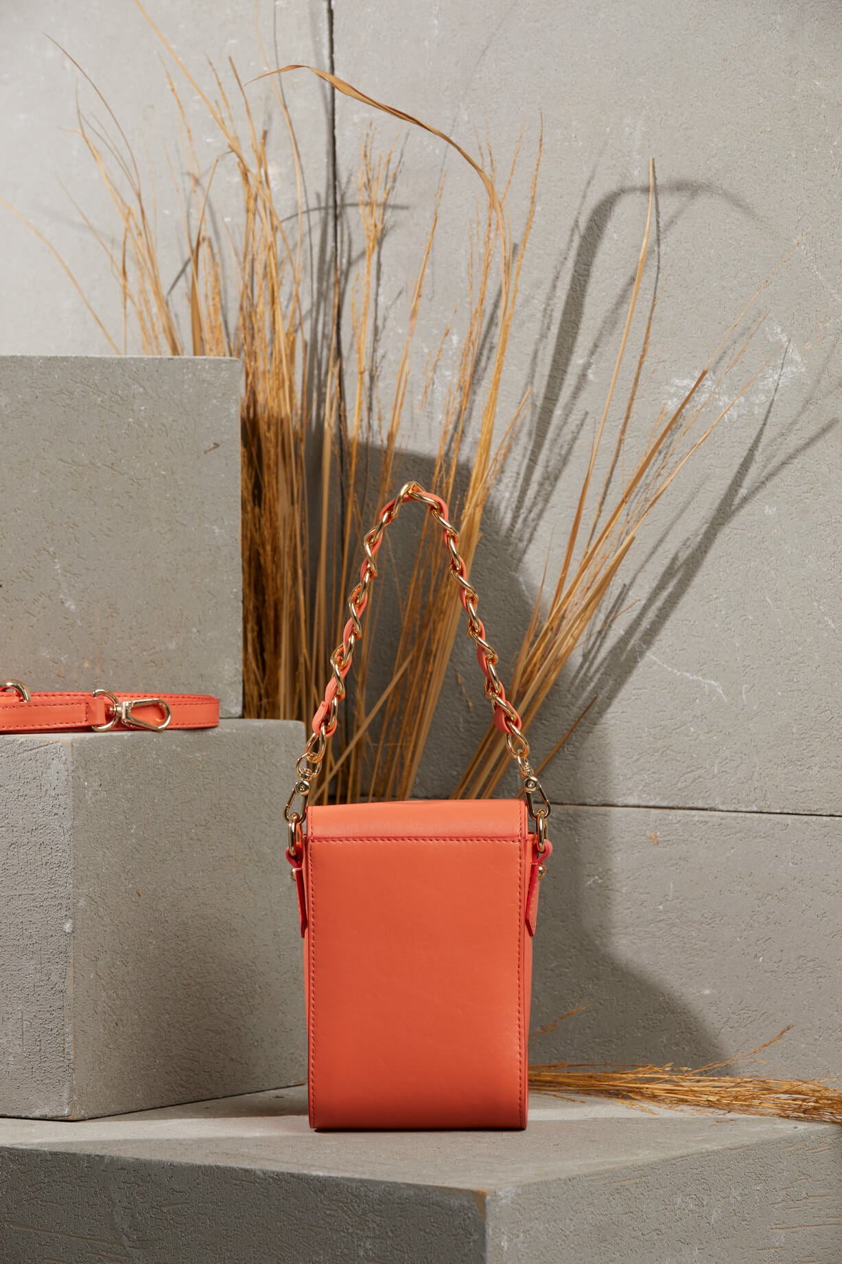 Zincir Sap Detaylı Ayarlanabilir Uzun Kulplu Dikdörtgen Form Deri Çanta