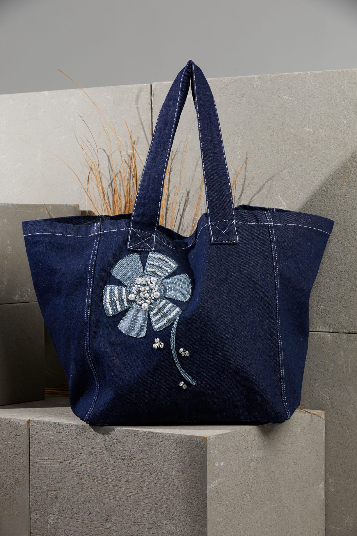 Çiçek Nakışlı İşleme Detaylı Jean Çanta