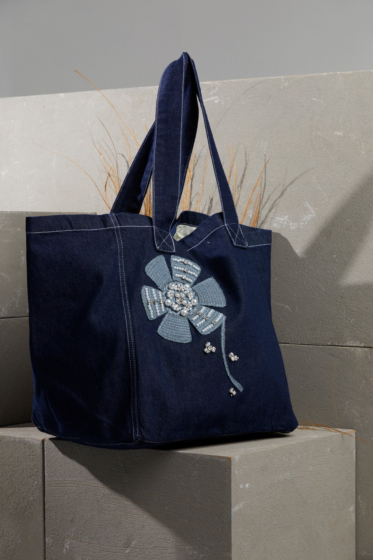 Çiçek Nakışlı İşleme Detaylı Jean Çanta