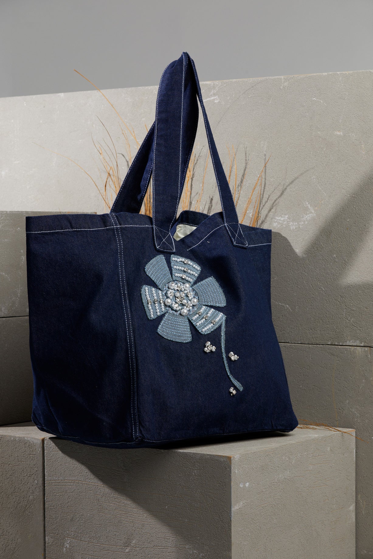 Çiçek Nakışlı İşleme Detaylı Jean Çanta