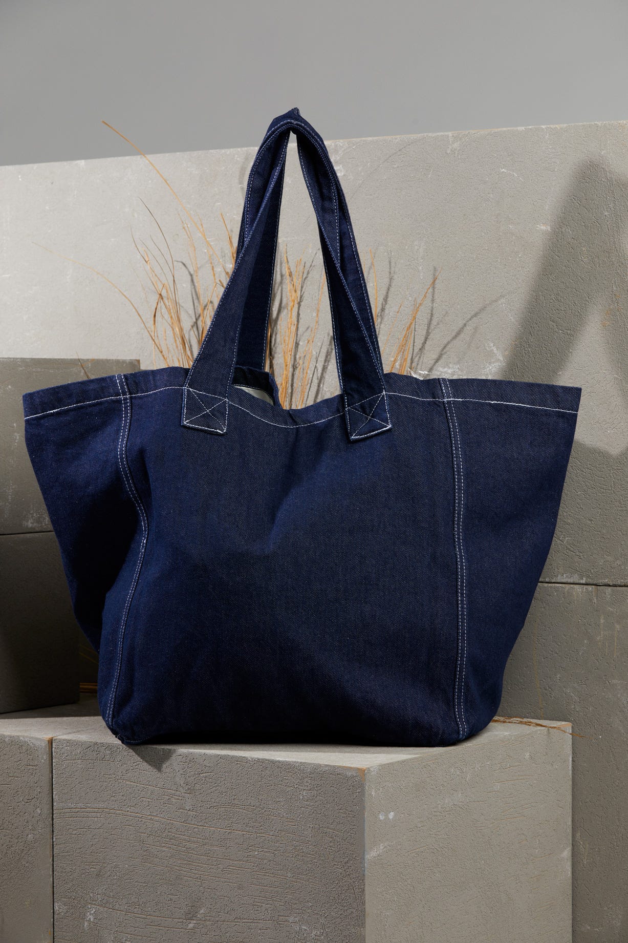 Çiçek Nakışlı İşleme Detaylı Jean Çanta