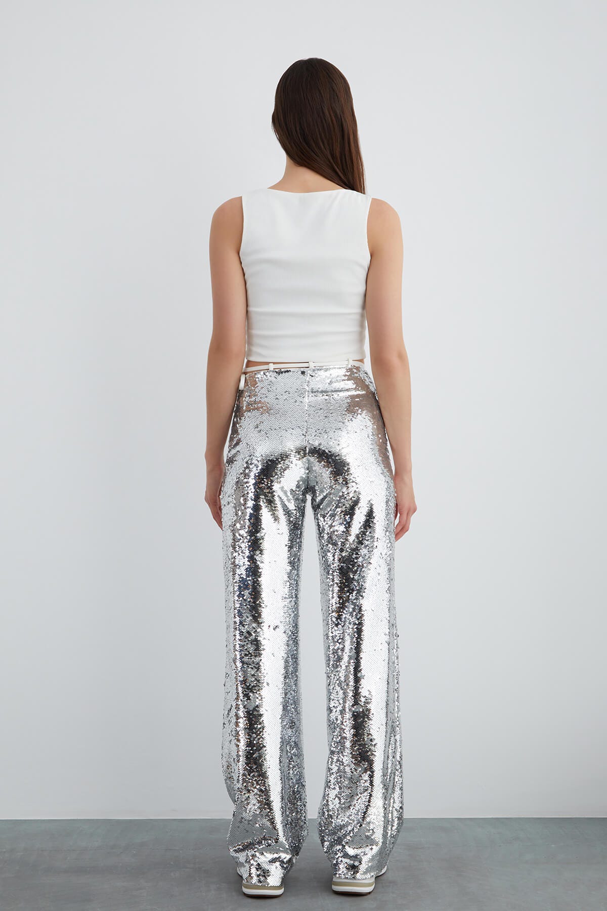 Etek Ucu Etiket Detaylı Kolsuz Kısa Bluz