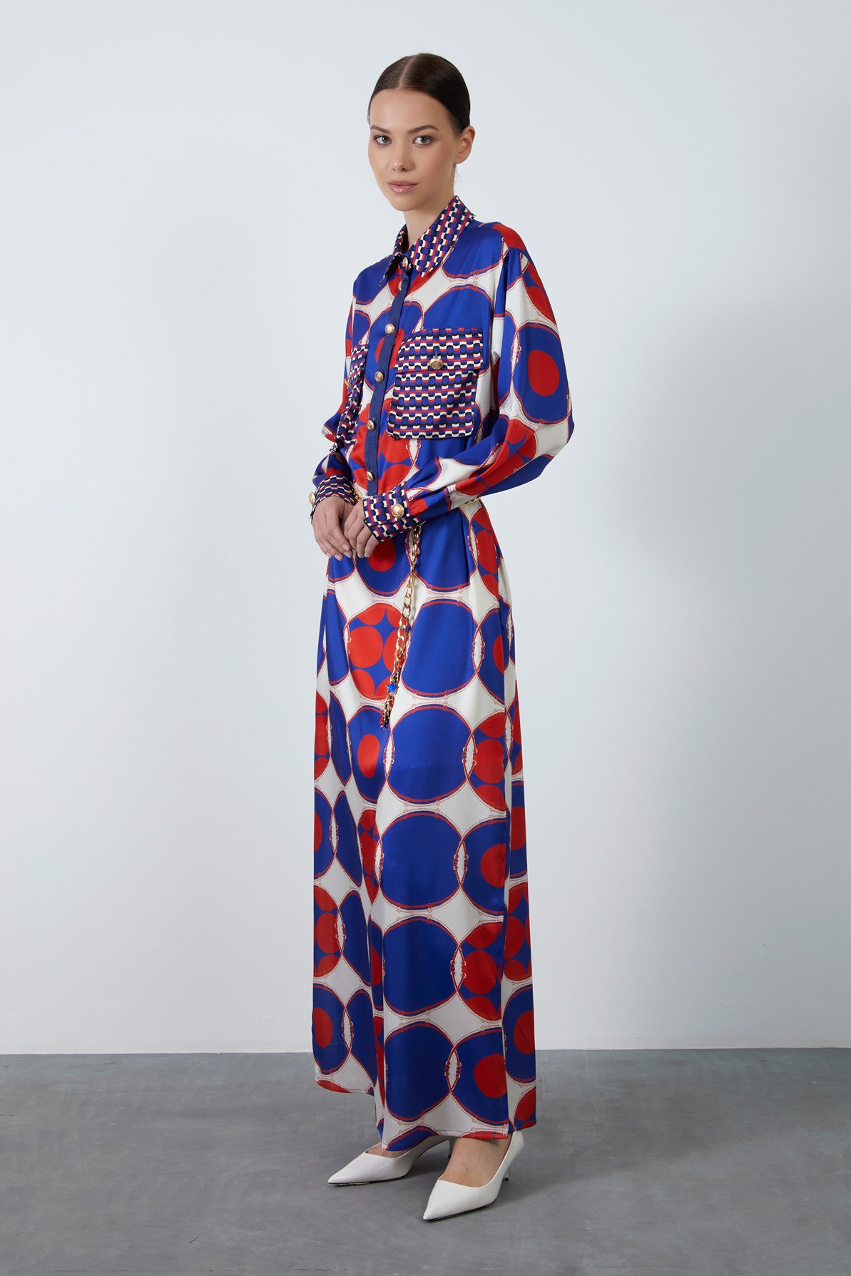 Çıkarılabilir Zincir Kemer Detaylı Düğmeli Uzun Desenli Elbise