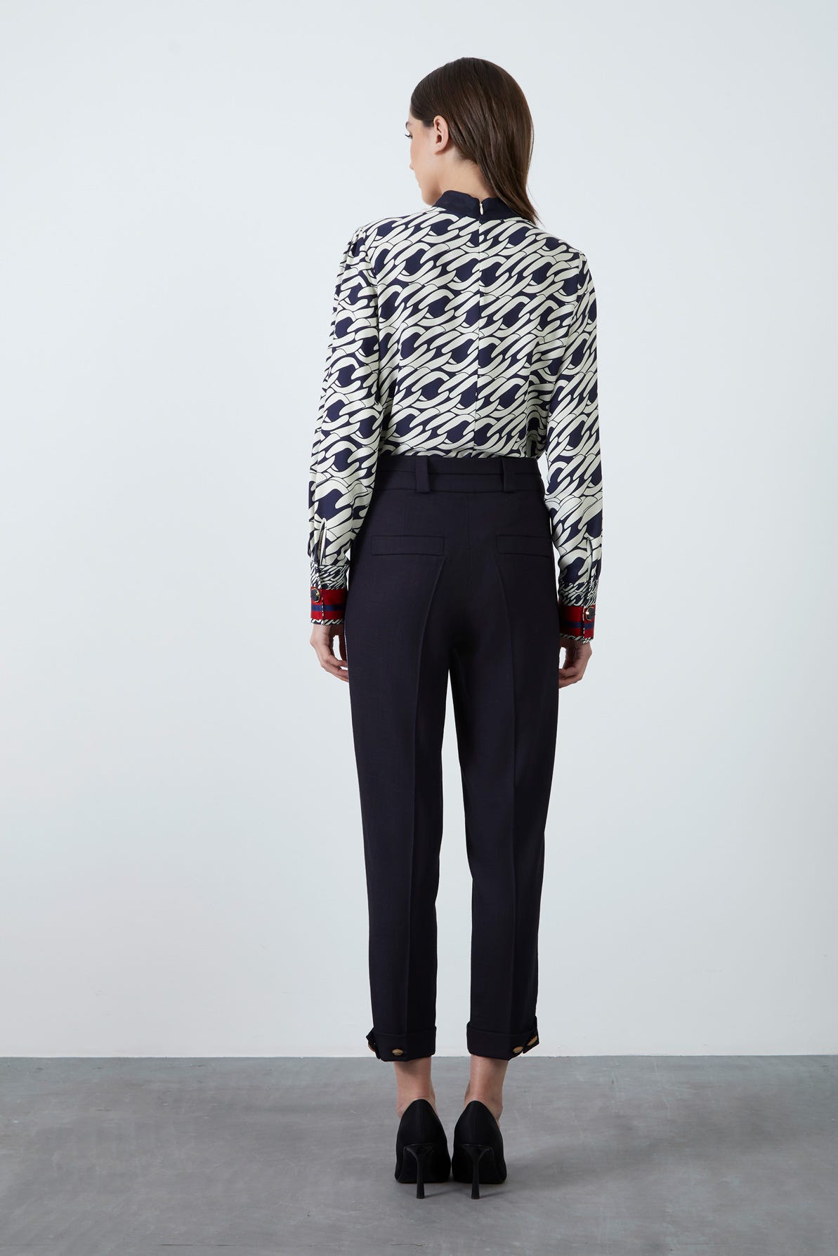 Yan Dikişler Nakış Detaylı Kemerli Pantolon