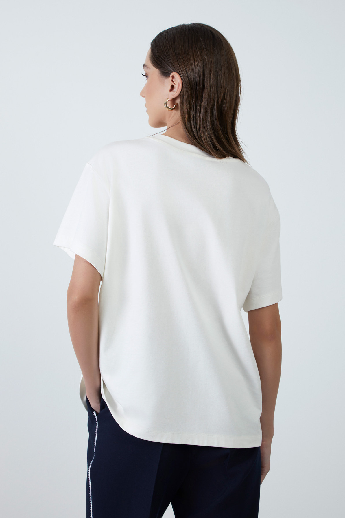 Ön Beden Nakış Detaylı Bisiklet Yaka T-shirt