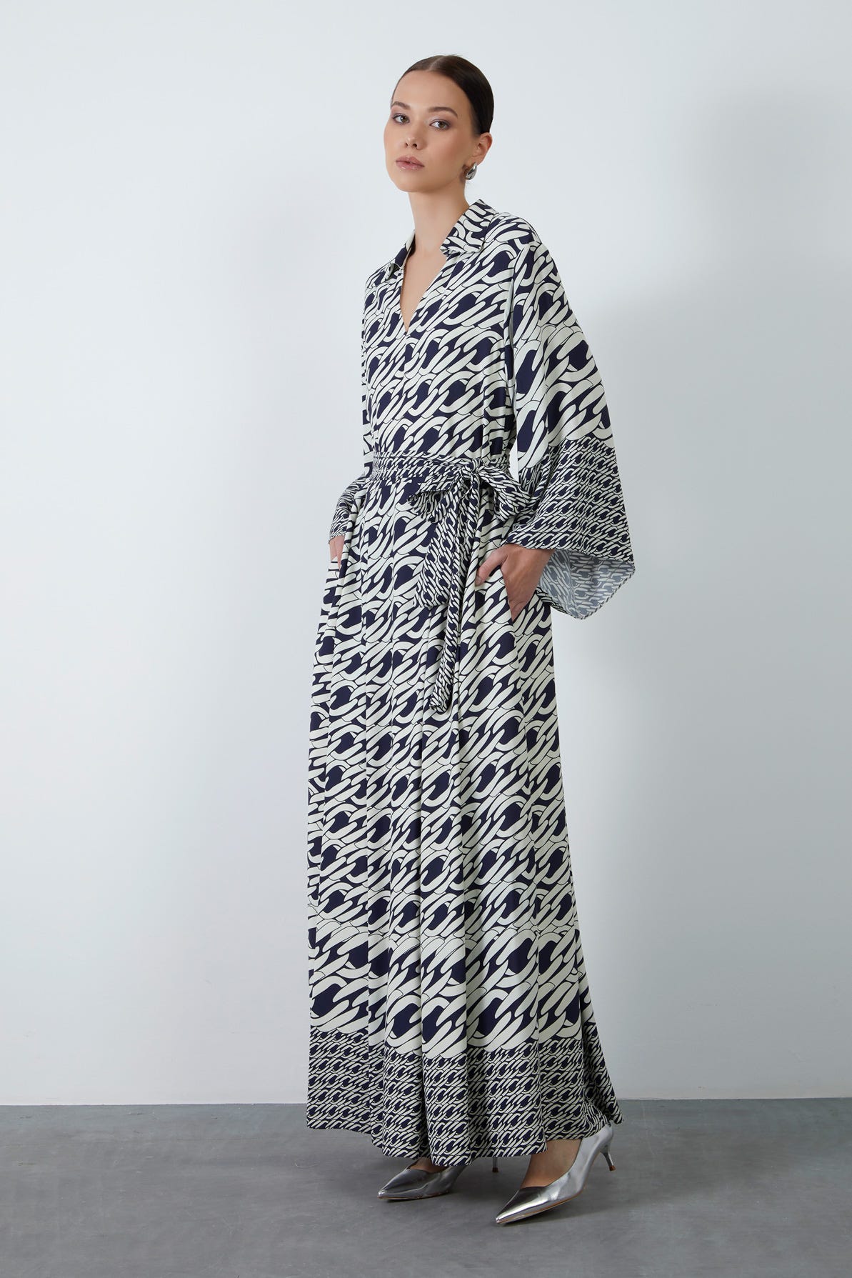 Seyyar Kuşak Detaylı Desenli Uzun Elbise