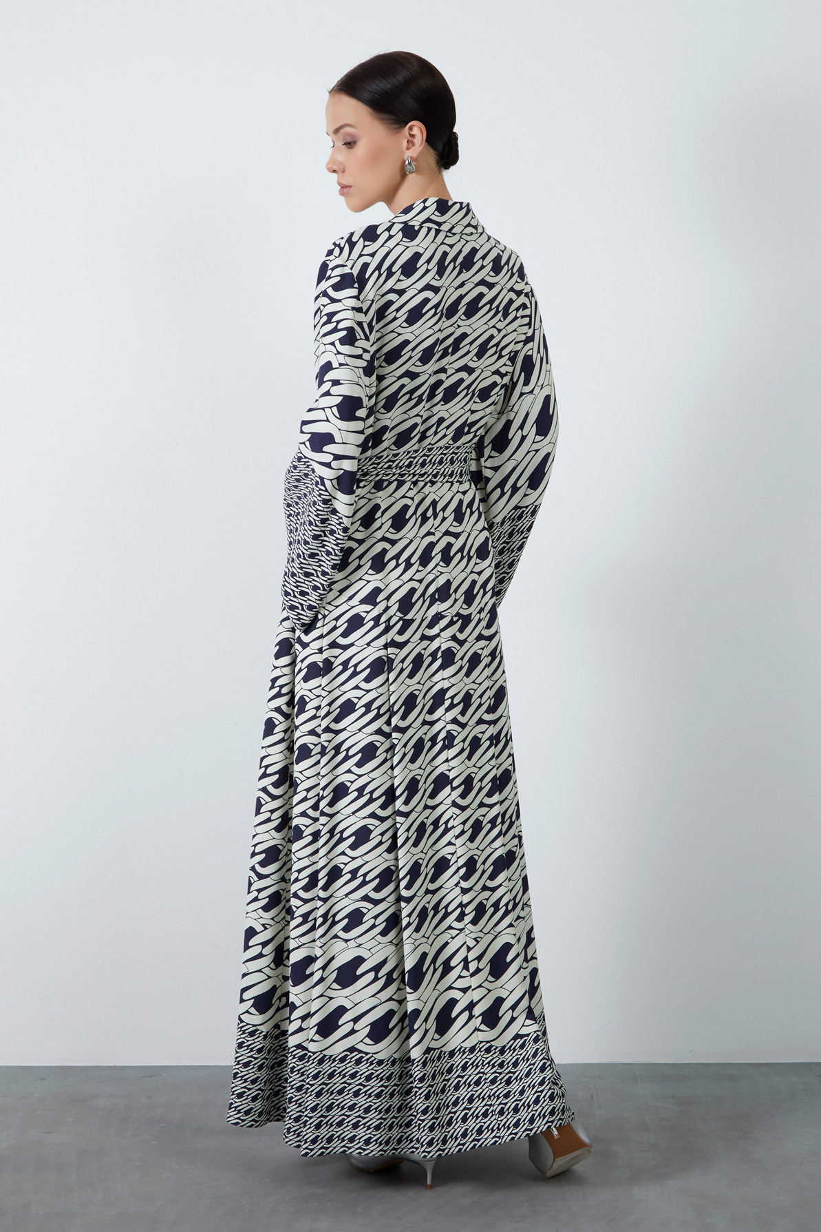Seyyar Kuşak Detaylı Desenli Uzun Elbise