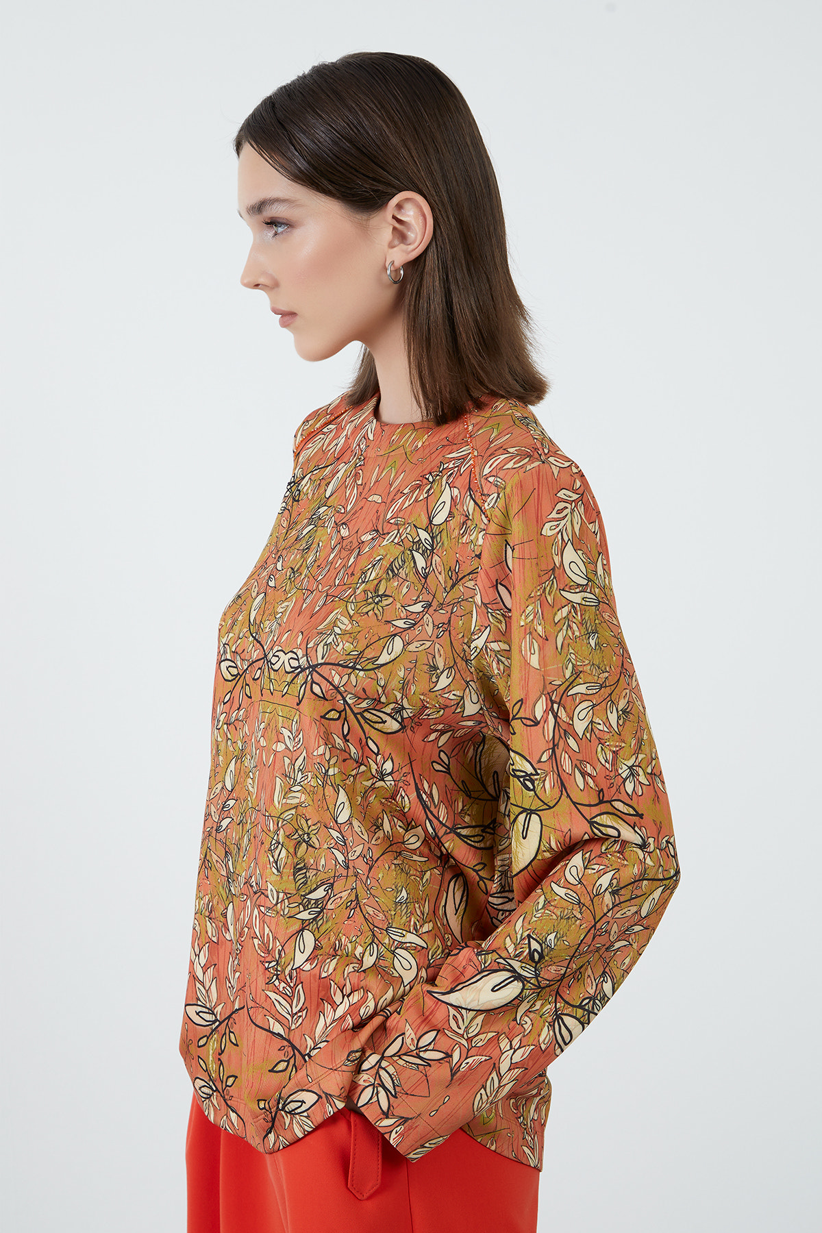 Baskılı Ve Omuzda İşleme Detaylı Bluz