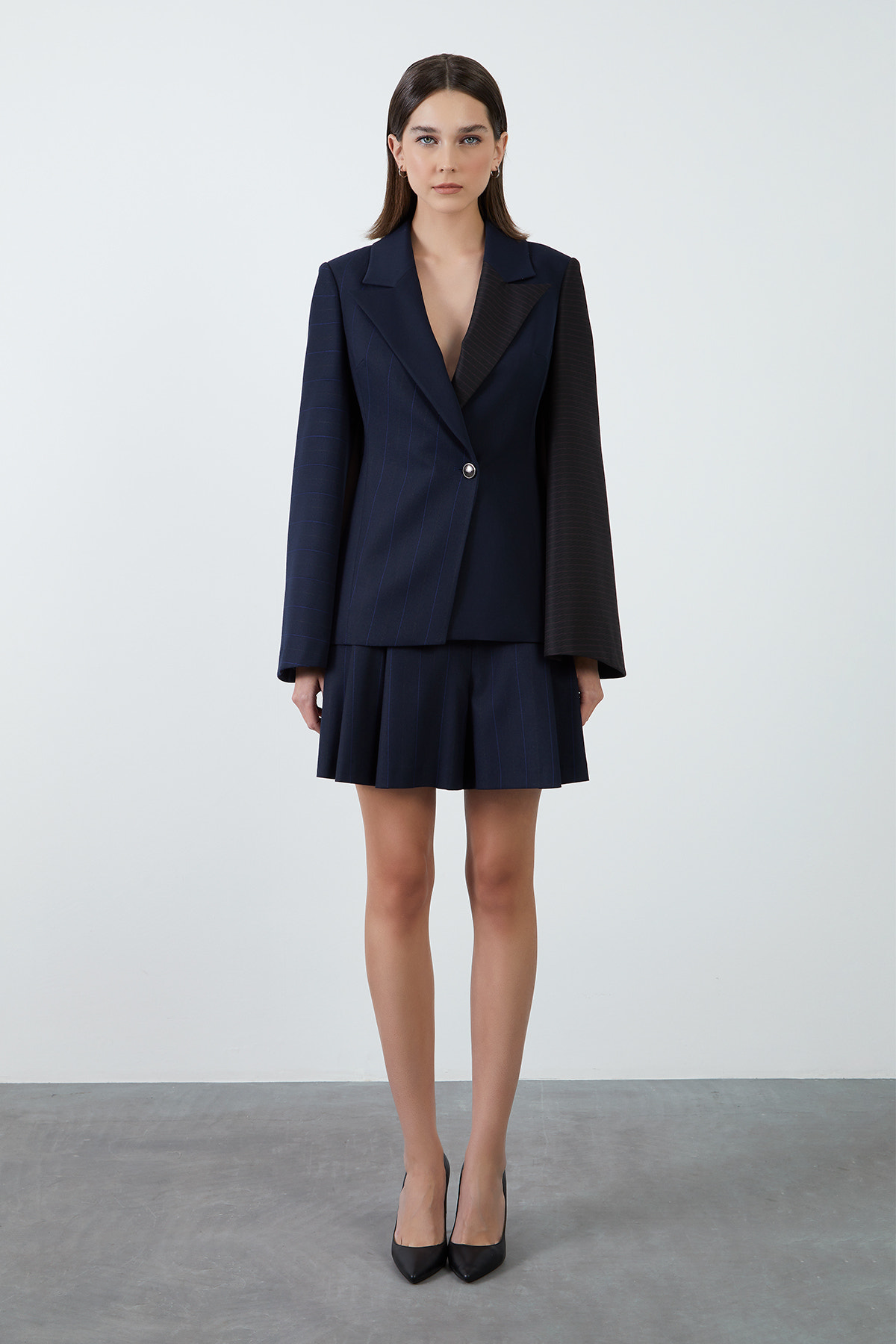 Kolları Yırtmaç Detaylı Blazer Ceket