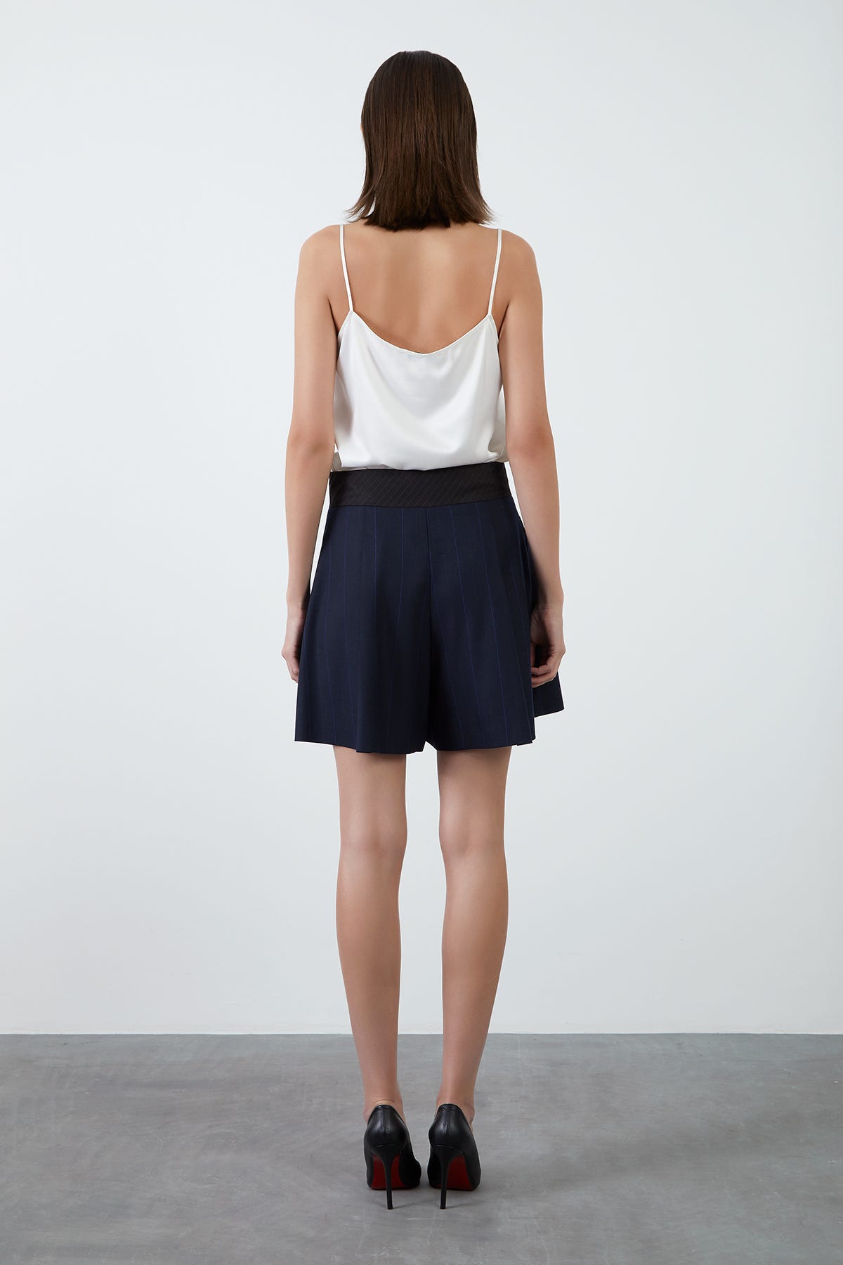 Garni Ve Pili Detaylı Şort