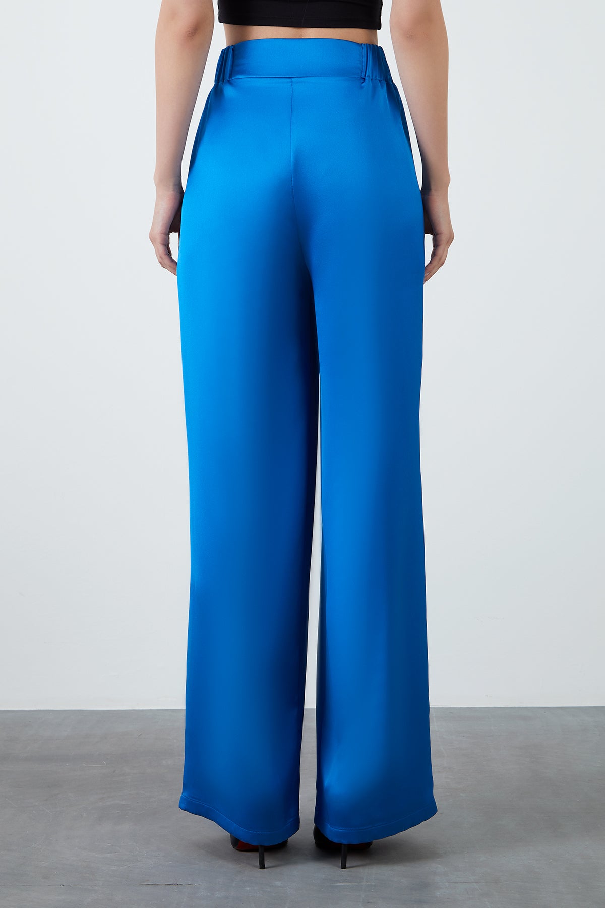 Nakış Ve Payet İşleme Detaylı Saten Pantolon