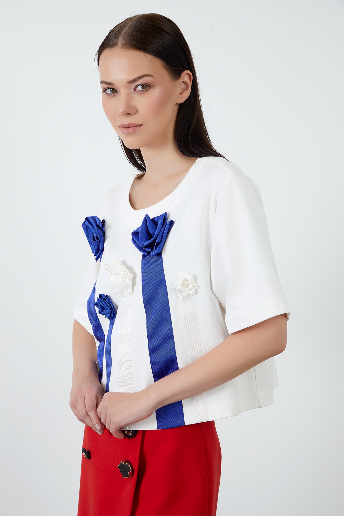 Çiçek Detaylı Arkası Fermuarlı Bluz