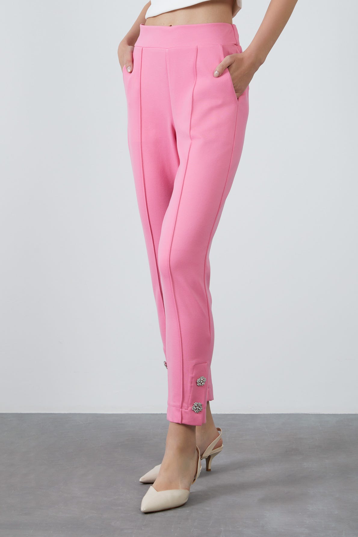 Paçası Düğme Detaylı Beli Lastikli Eşofman Altı