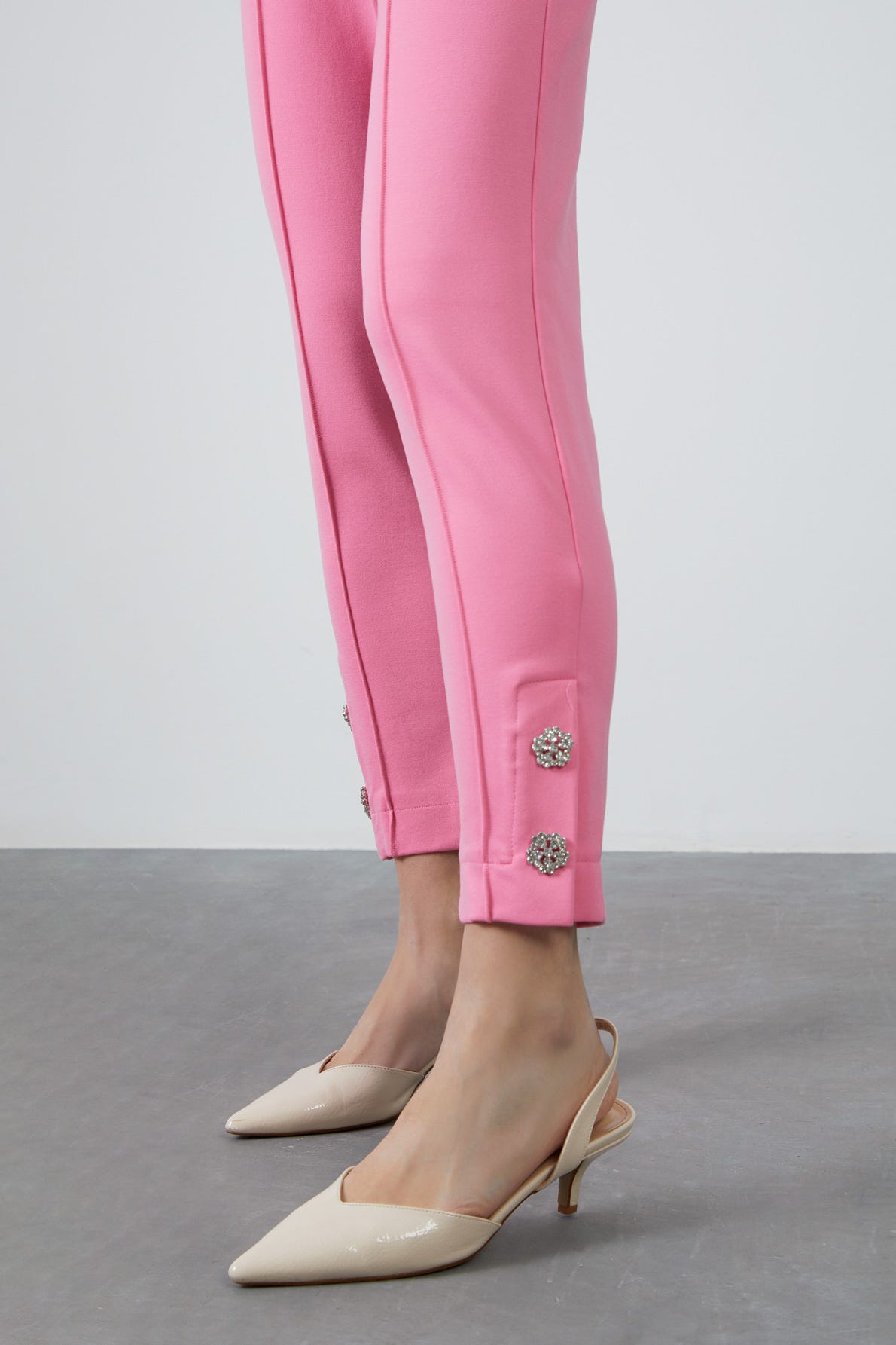 Paçası Düğme Detaylı Beli Lastikli Eşofman Altı