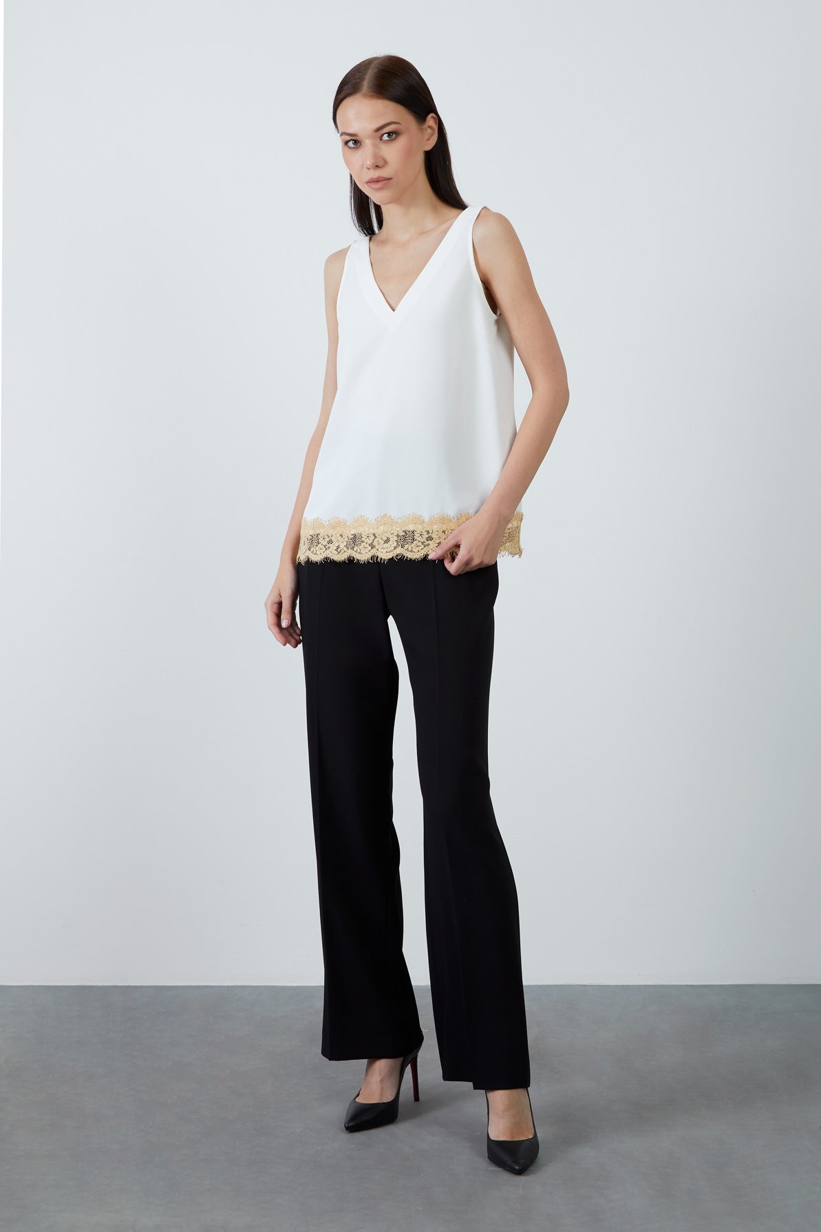 V Yaka Dantelli Bluz